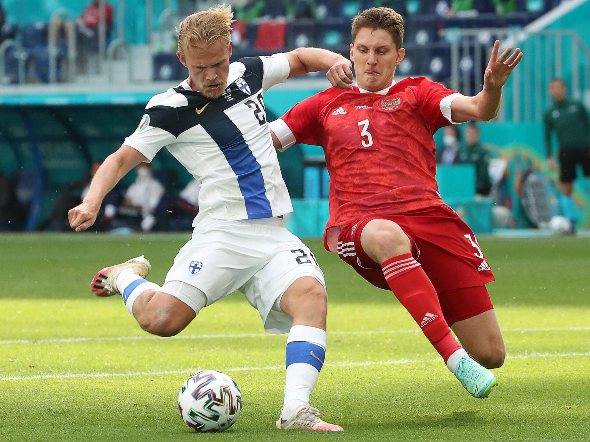 Joel Pohjanpalo (l.) könnte von Bayer Leverkusen zum 1. FC Köln wechseln.