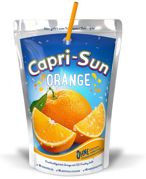 Capri Sub bringt viel Geld auf Ebay. Unser Symbolfoto zeigt eine Tüte Capri Sun Orange mit Plastikstrohhalm.