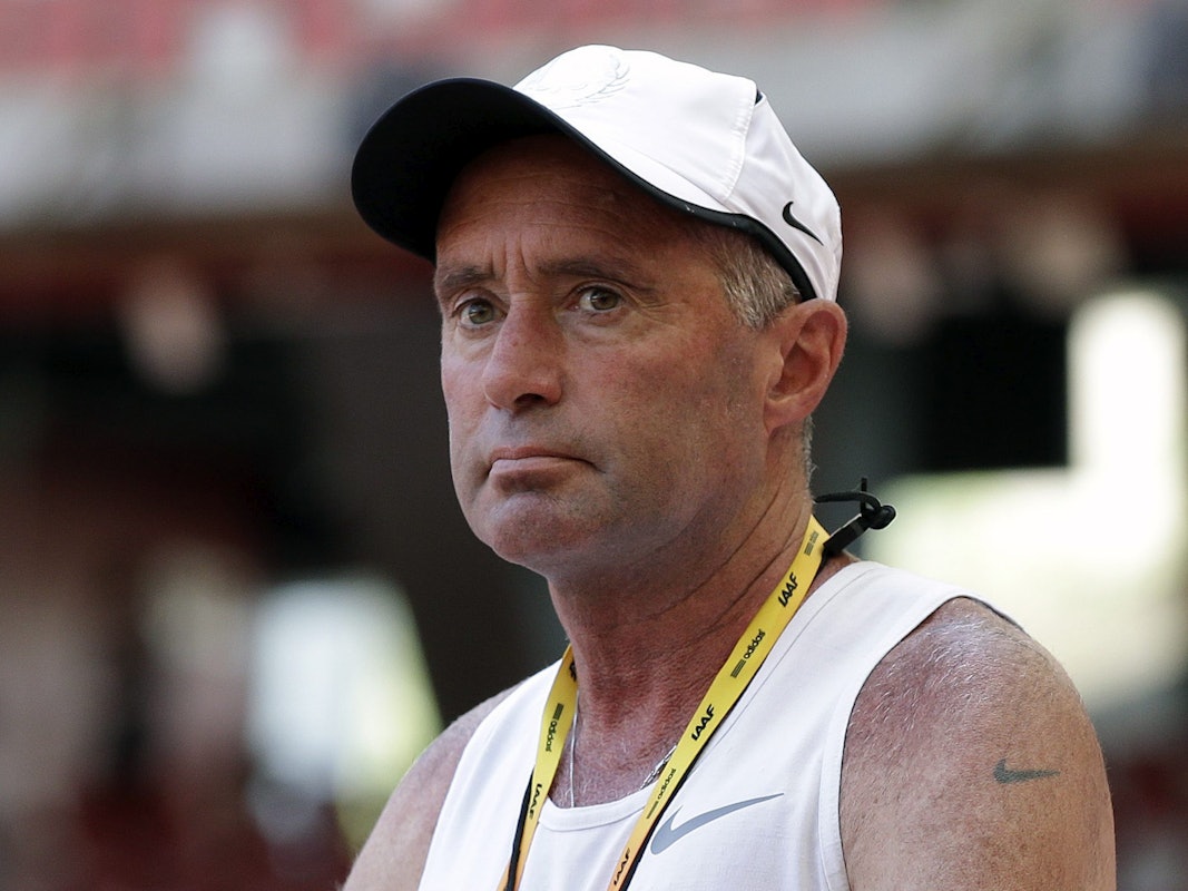 Alberto Salazar, Leichtathletiktrainer, beobachtet eine Trainingseinheit für die Leichtathletik-Weltmeisterschaften im Bird's Nest-Stadion von Peking am 21. August 2015.