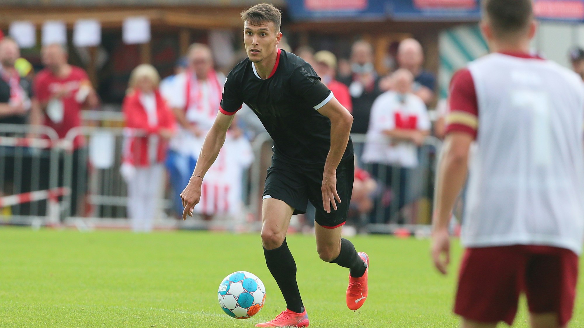 Dejan Ljubicic spielt mit dem 1. FC Köln gegen die SV Elversberg.