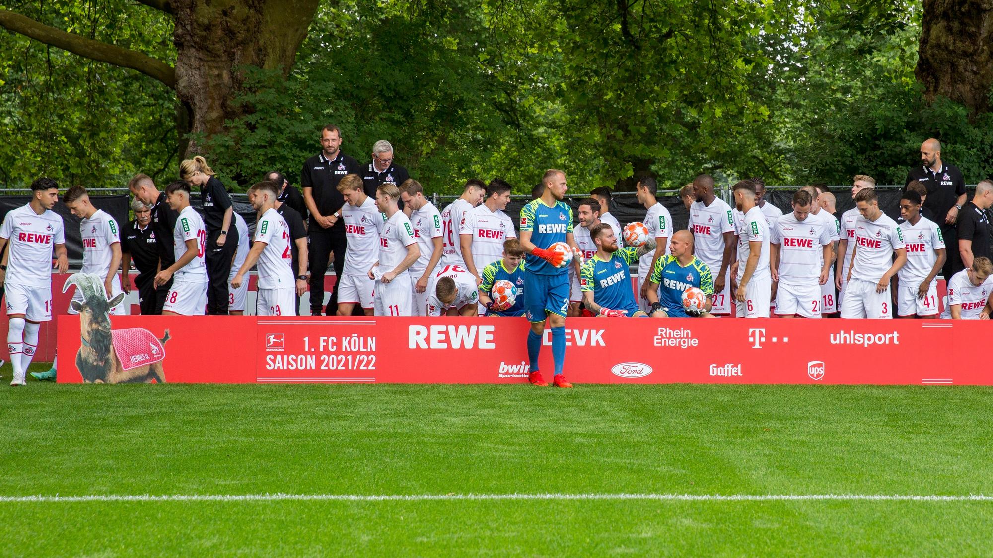 Beim 1. FC Köln entsteht das neue Mannschaftsfoto.