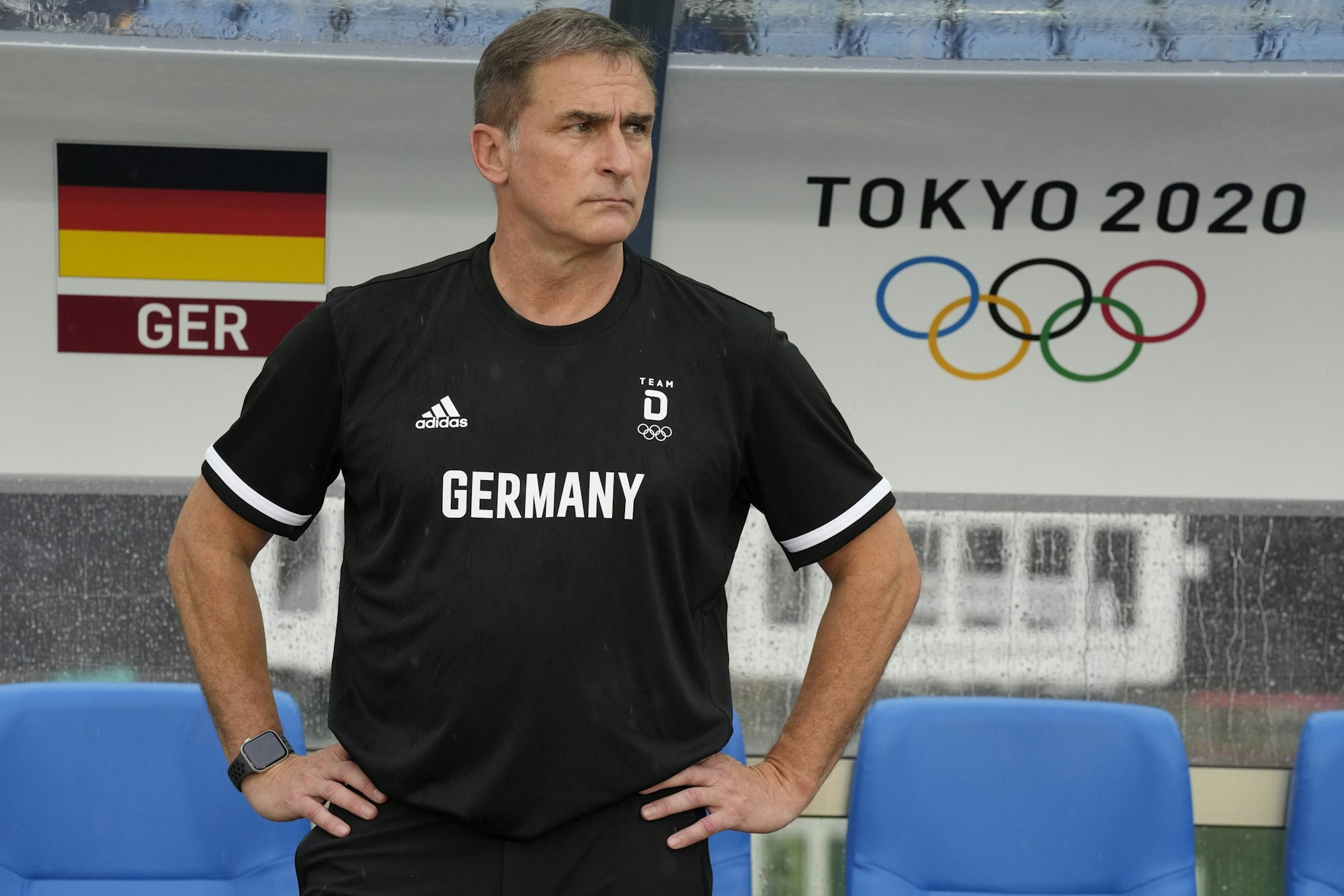Deutschland-Trainer Stefan Kuntz steht vor seiner Bank beim Spiel gegen die Elfenbeinküste (1:1).