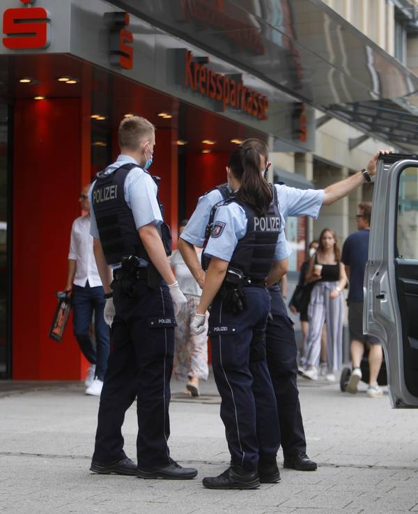 Kölner Polizei am Neumarkt bei einem Einsatz.