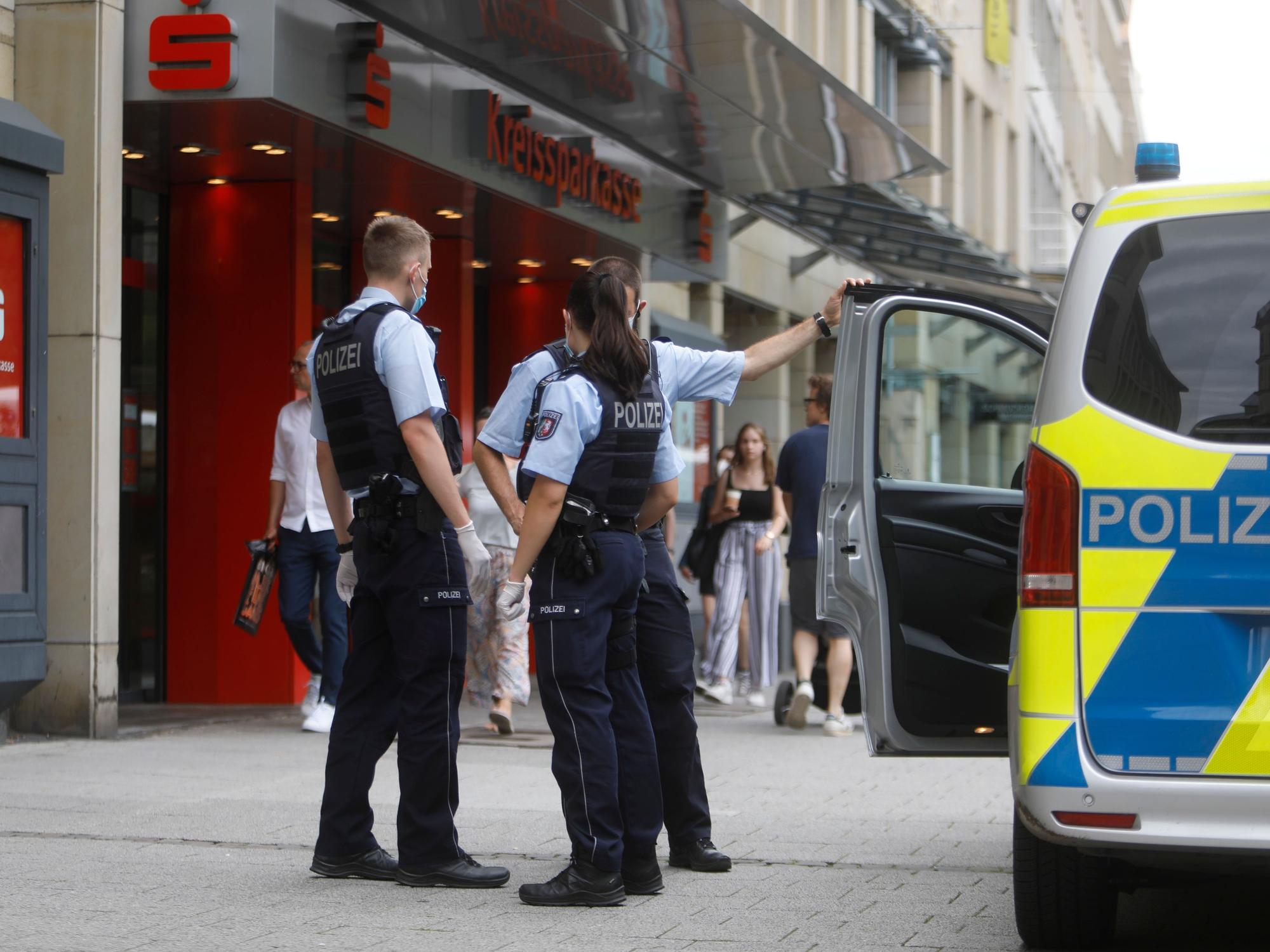 Kölner Polizei am Neumarkt bei einem Einsatz.