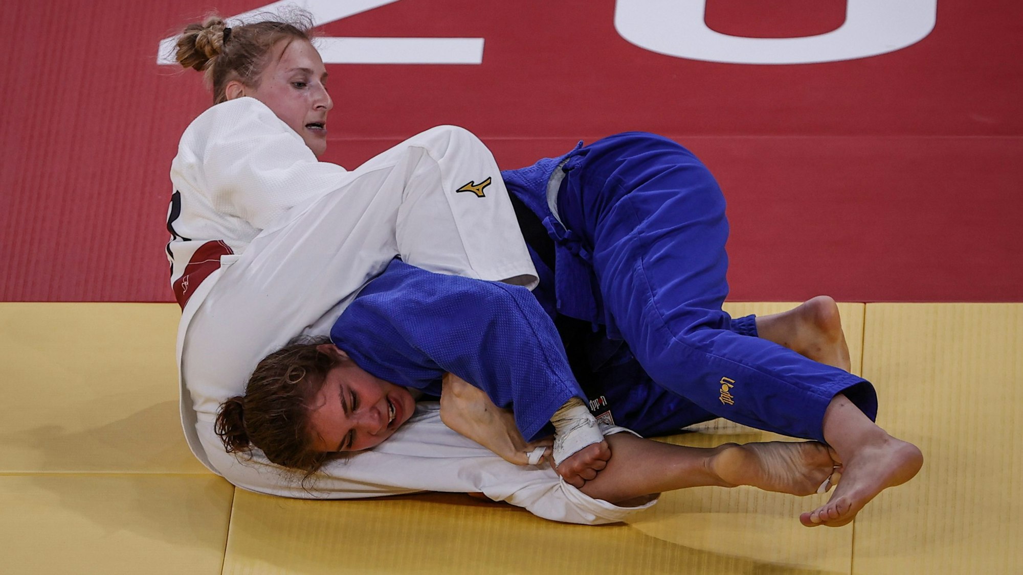 Am 27.07.2021 kämpft Martyna Trajdos (weiß) aus Deutschland gegen Szofi Zbas aus Ungarn.