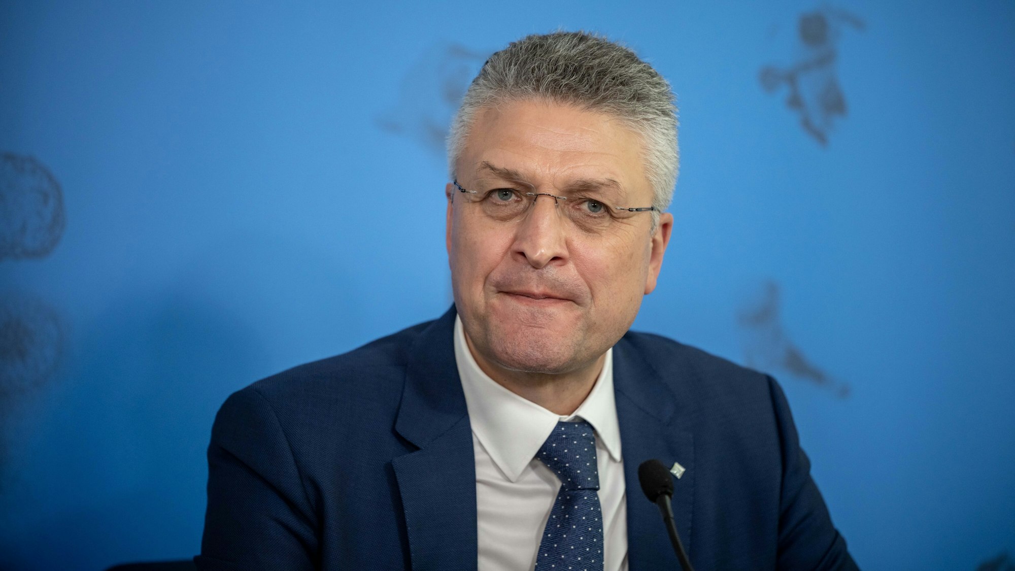 Lothar Wieler ist Chef vom RKI: Er hält an der Wichtigkeit der Inzidenzwerte fest.