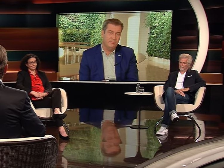 Im Studio von Markus Lanz sitzen Manager Herbert Diess, Bauingenieurin Lamia Messari-Becker und Autor Frank Schätzing (v.l.). Markus Söder ist zugeschaltet.