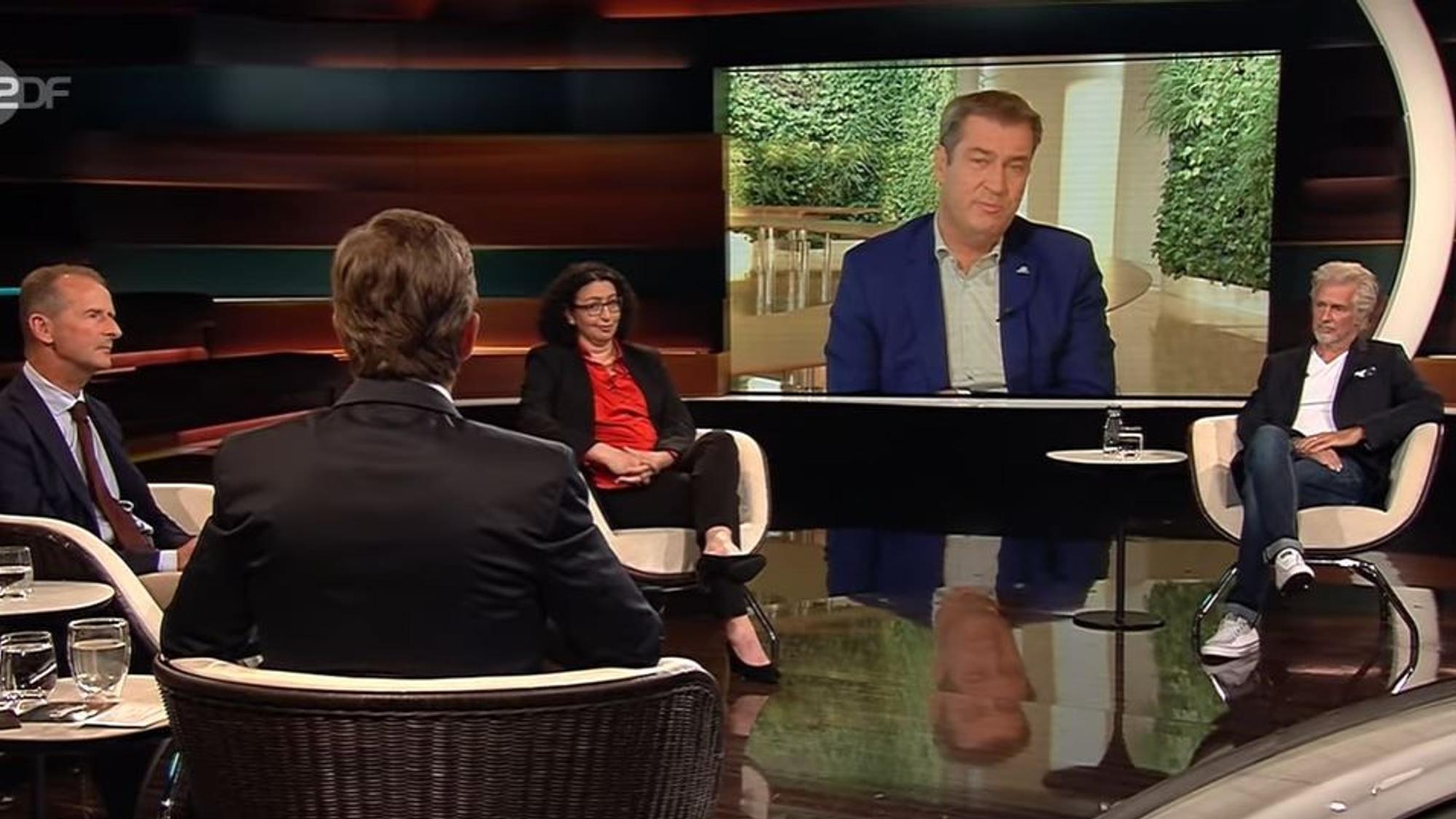 Im Studio von Markus Lanz sitzen Manager Herbert Diess, Bauingenieurin Lamia Messari-Becker und Autor Frank Schätzing (v.l.). Markus Söder ist zugeschaltet.