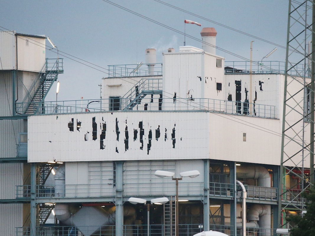 Nach der Explosion am 27. Juli  im Leverkusener Chempark mit mindestens zwei Toten sind einige Gebäude schwer beschädigt worden.