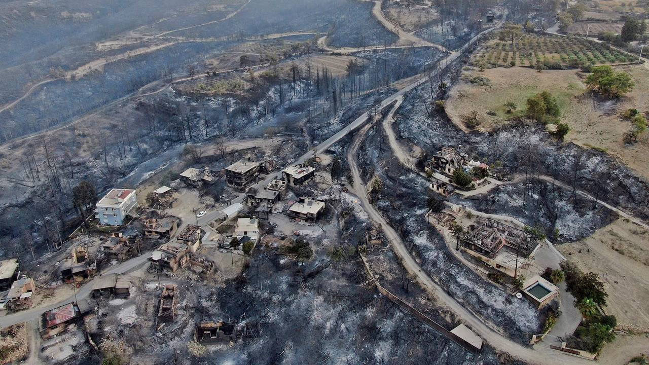 Ein Luftbild zeigt die Zerstörung durch die Waldbrände in Manavgat in der Region Antalya am 29. Juli 2021.