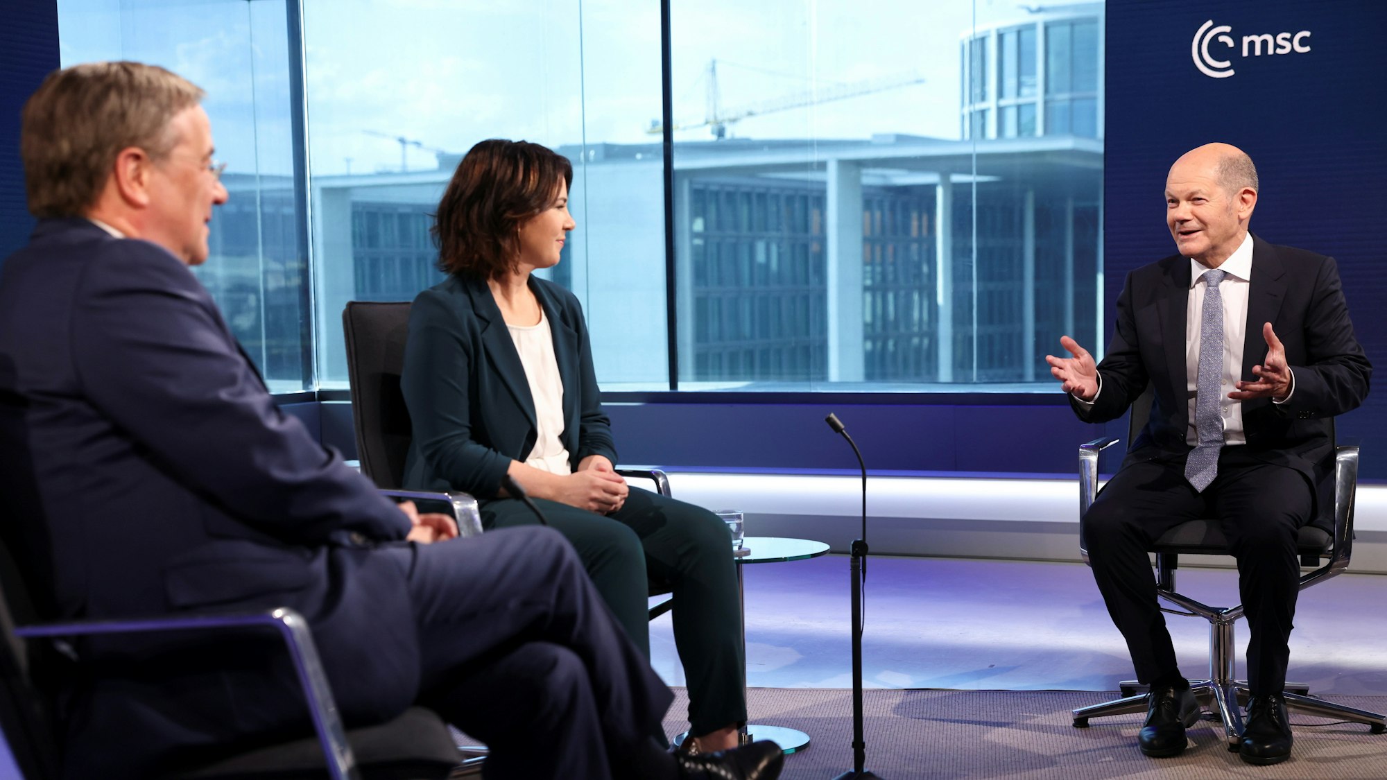 Armin Laschet, Annalena Baerbock (Grüne) und Olaf Scholz (SPD), Kanzlerkandidaten ihrer Parteien bei der kommenden Bundestagswahl, nehmen an einer Diskussionsveranstaltung teil.