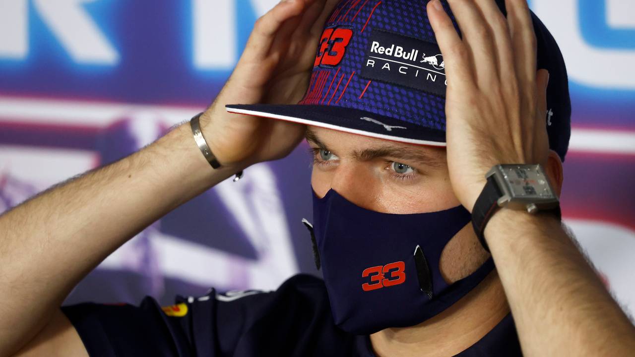Max Verstappen (Niderlande) ist immer noch sauer auf Konkurrent Lewis Hamilton.