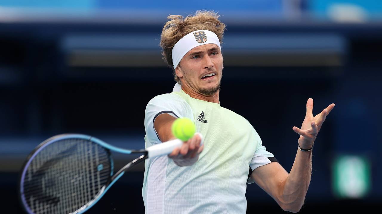 Alexander Zverev beim Schlag im Olympia-Halfbinale.