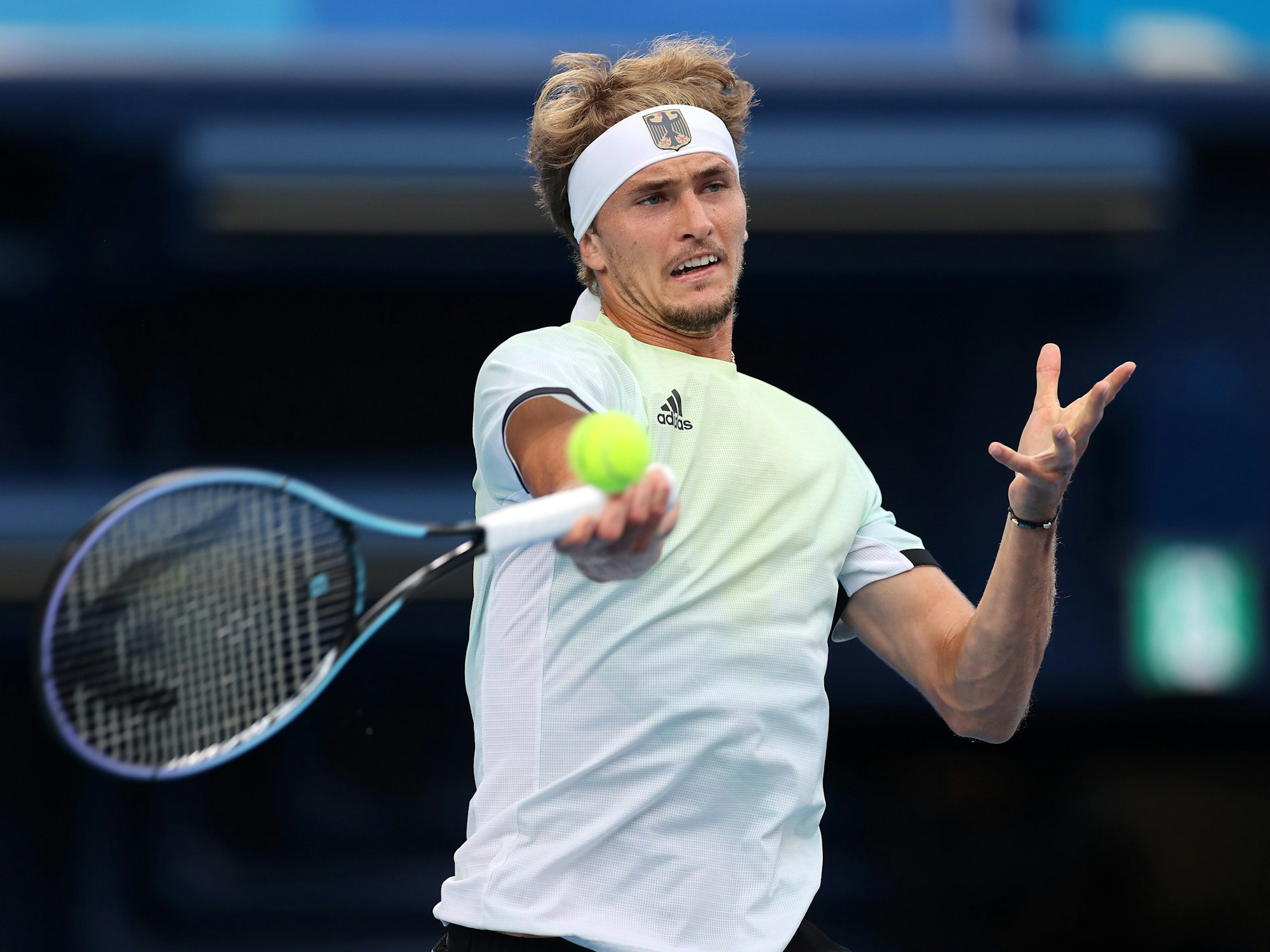 Alexander Zverev beim Schlag im Olympia-Halfbinale.