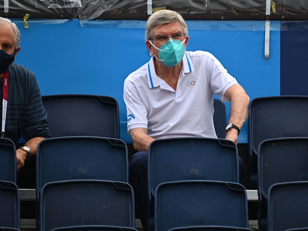 IOC-Präsident Thomas Bach am 30. Juli 2021 beim Beachvolleyball in Tokio.