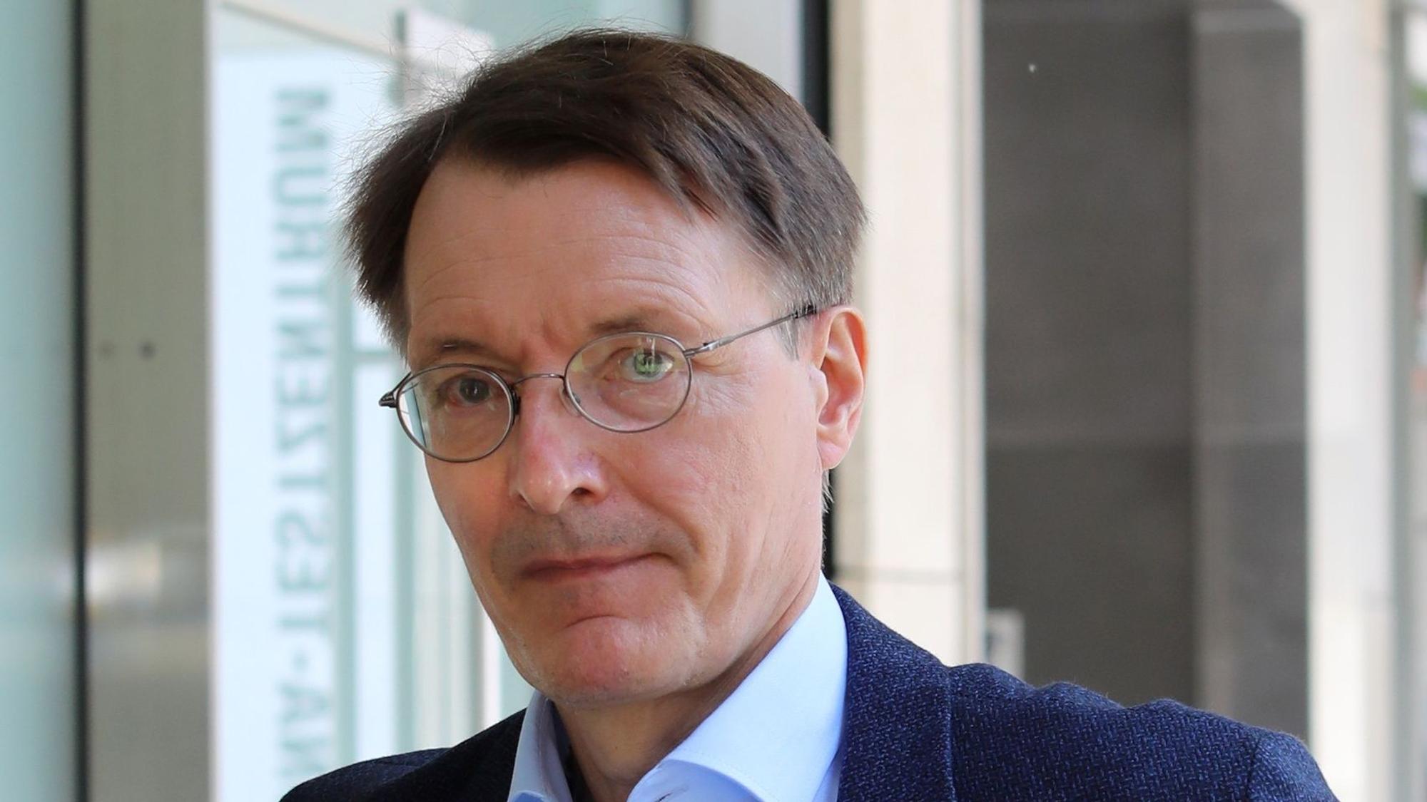 Karl Lauterbach am 14. Juni im Studio Dumont Testzentrum, Breite Straße in Köln.