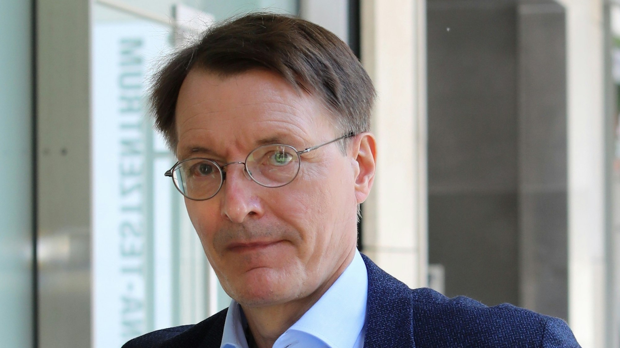 Karl Lauterbach am 14. Juni im Studio Dumont Testzentrum, Breite Straße in Köln.