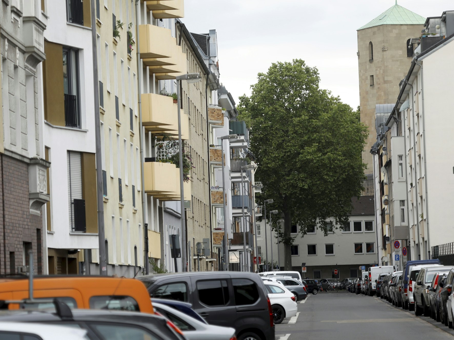 Blick in die Wormser Straße in der Kölner Südstadt.