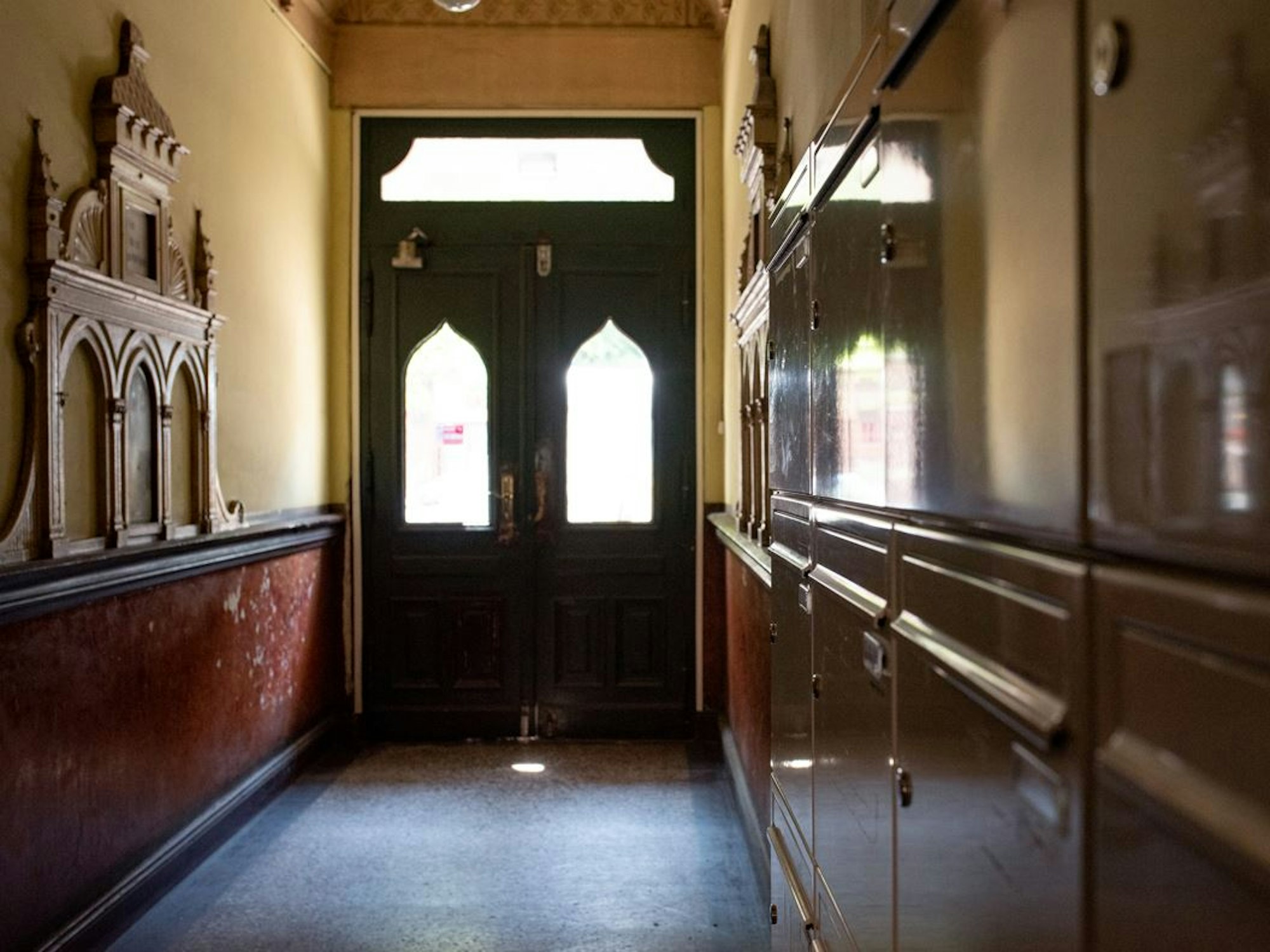 Ein leerer Hausflur in Berlin.