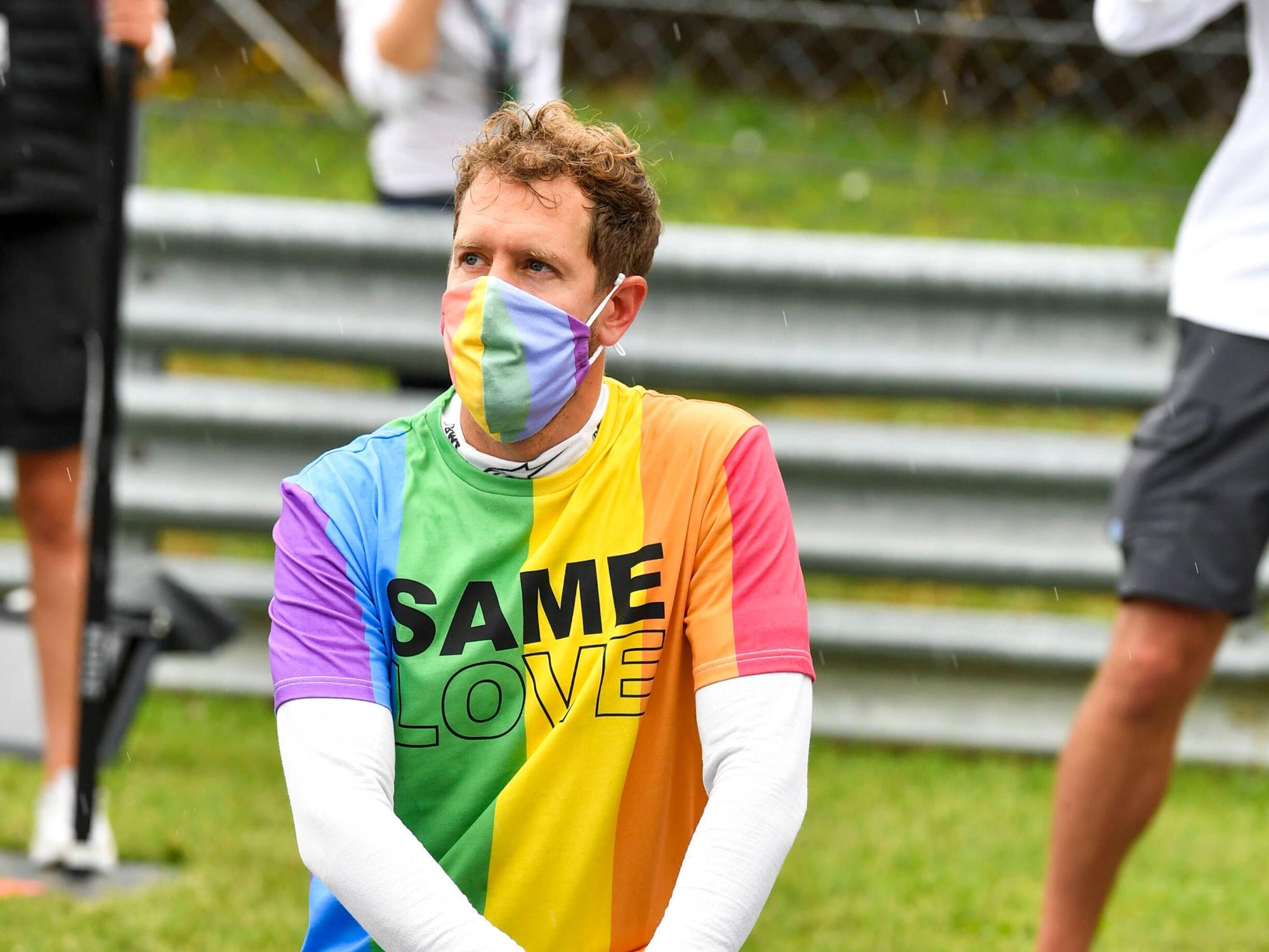 Protest auf dem Hungaroring: Sebastian Vettel im Regenbogen-Shirt.