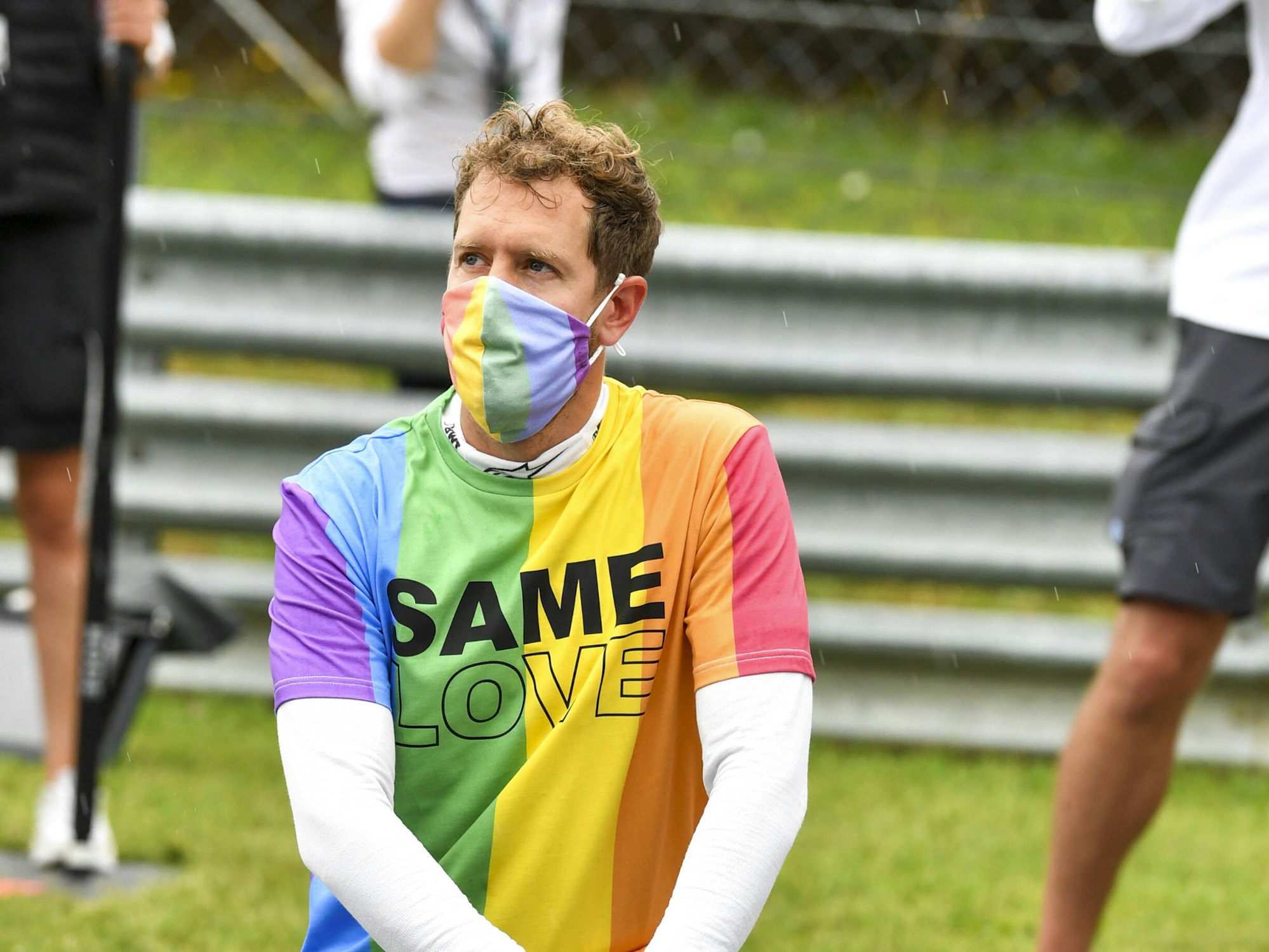 Protest auf dem Hungaroring: Sebastian Vettel im Regenbogen-Shirt.
