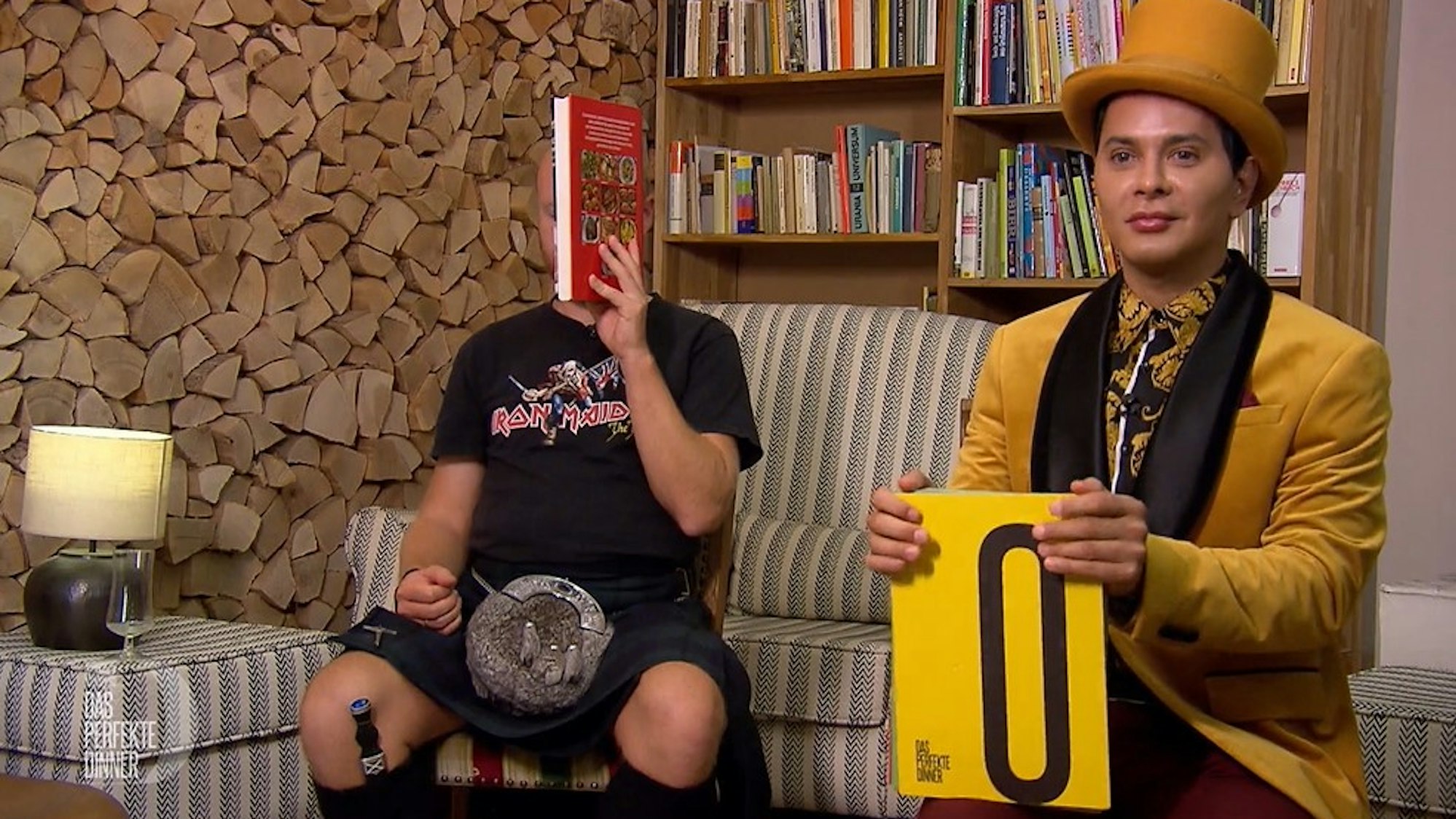 Die Kandidaten Christian und Agustin beim Perfekten Dinner am 29. Juli 2021 bei der Punktevergabe.