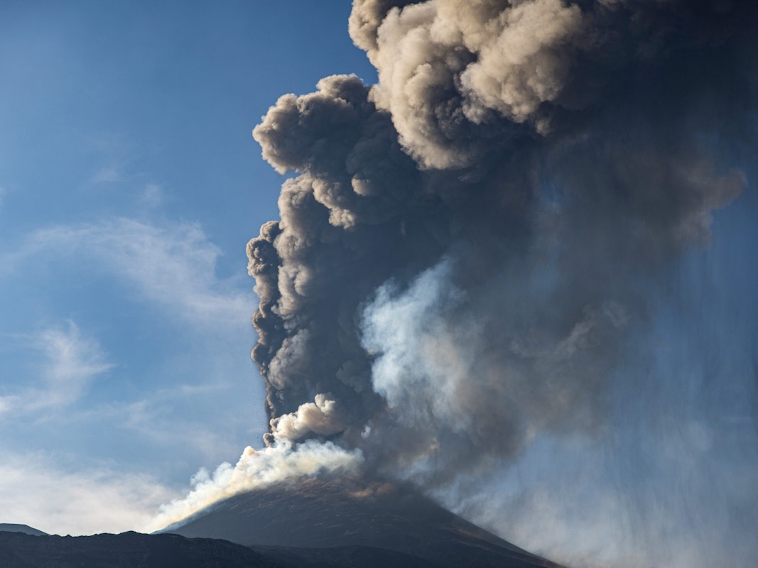Der Ätna auf Sizilien (Foto vom 4. Juli 2021) ist erneut ausgebrochen.