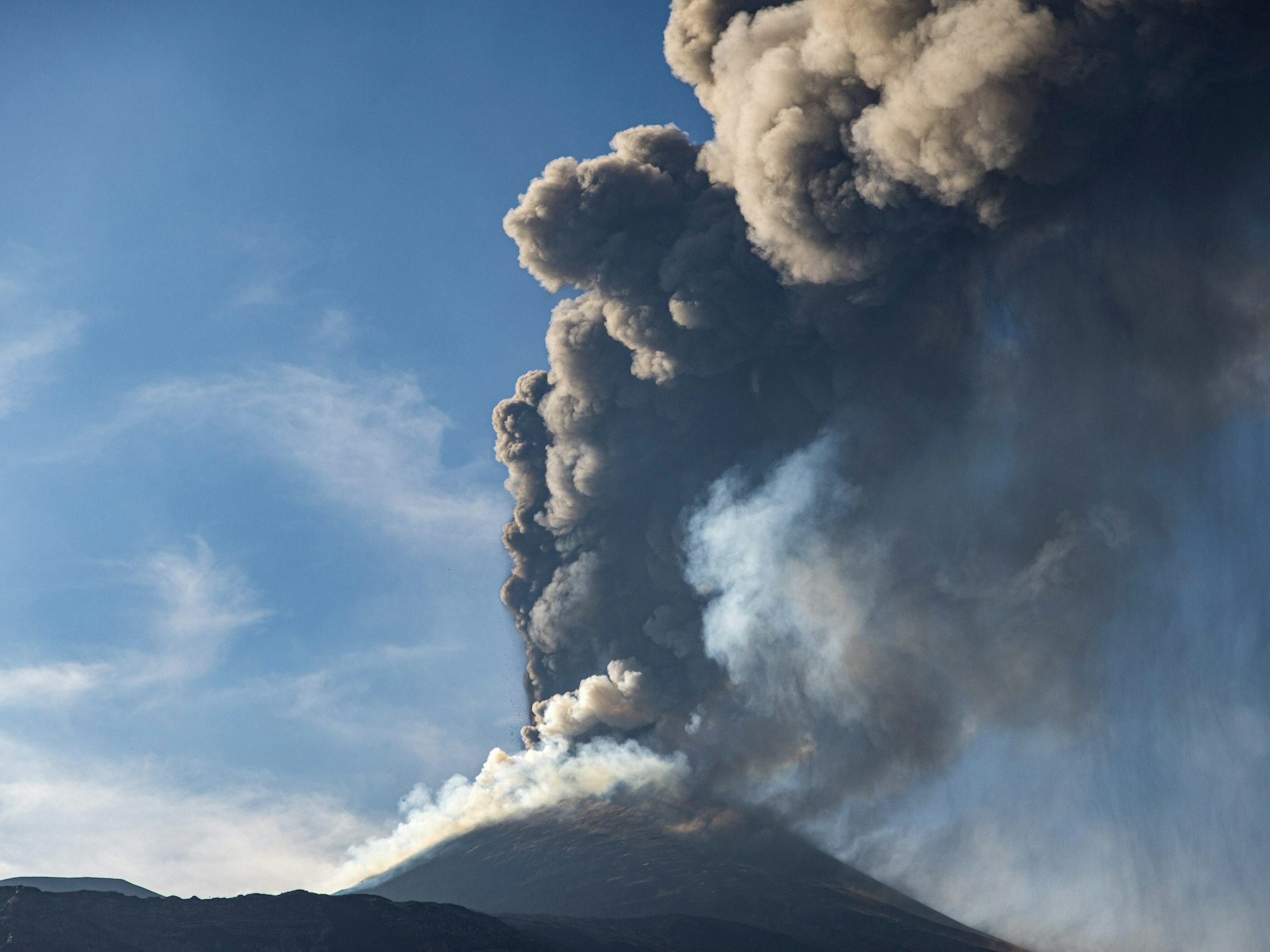 Der Ätna auf Sizilien (Foto vom 4. Juli 2021) ist erneut ausgebrochen.