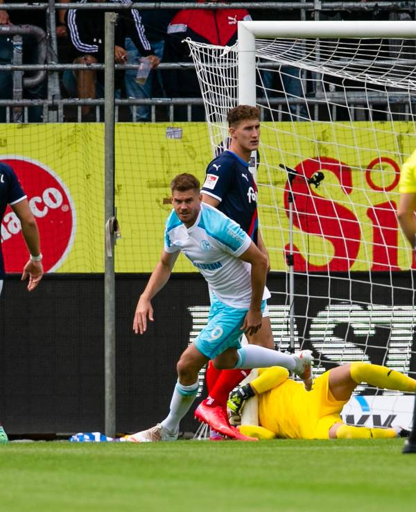 2. Bundesliga: Holstein Kiel verlor gegen den FC Schalke 04 mit 0:3. Simon Todde traf doppelt.