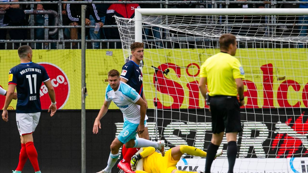 2. Bundesliga: Holstein Kiel verlor gegen den FC Schalke 04 mit 0:3. Simon Todde traf doppelt.