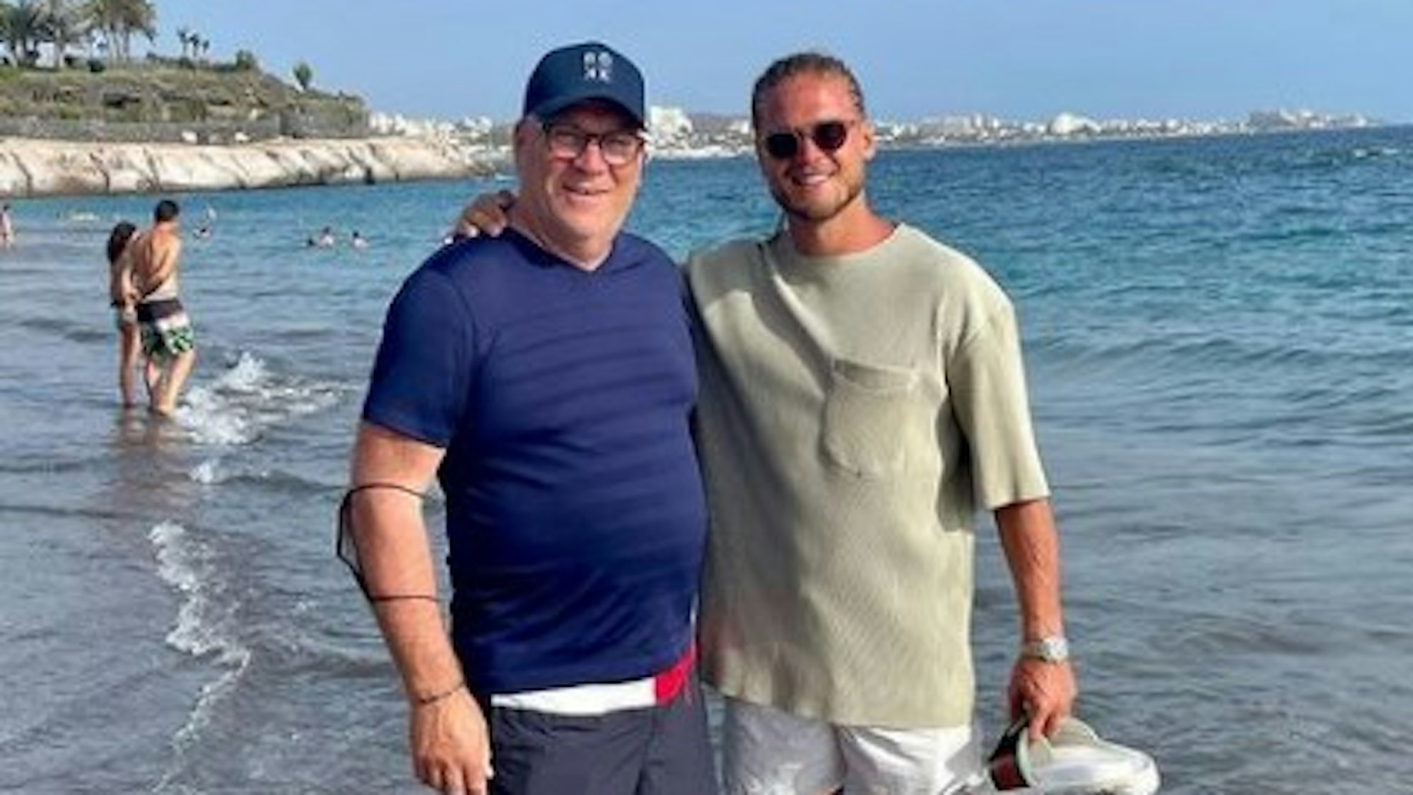 Rurik Gislason hat am 30. Juli dieses Foto aus dem Spanienurlaub gepostet. Es zeigt ihn mit seinem Vater Gisli Kristofersson.