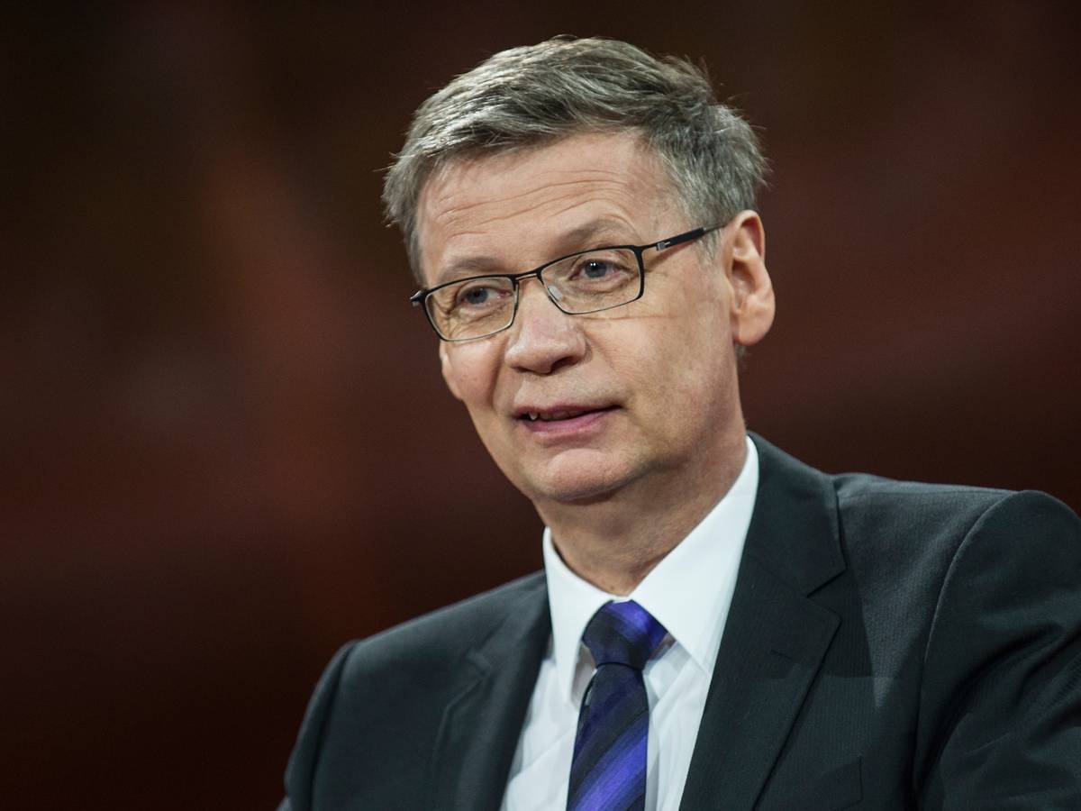 Wer wird Millionär-Moderator Günther Jauch sitzt am 01.02.2015 in Berlin in seiner ARD-Talkreihe.
