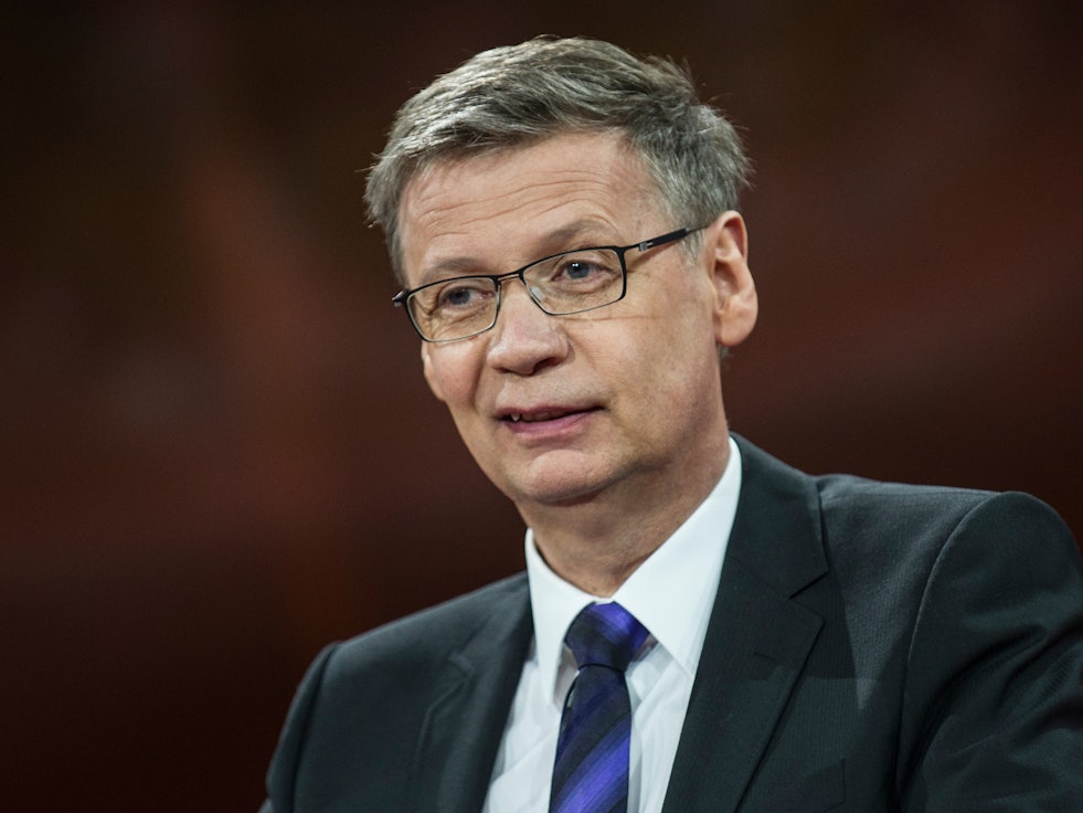 Wer wird Millionär-Moderator Günther Jauch sitzt am 01.02.2015 in Berlin in seiner ARD-Talkreihe.