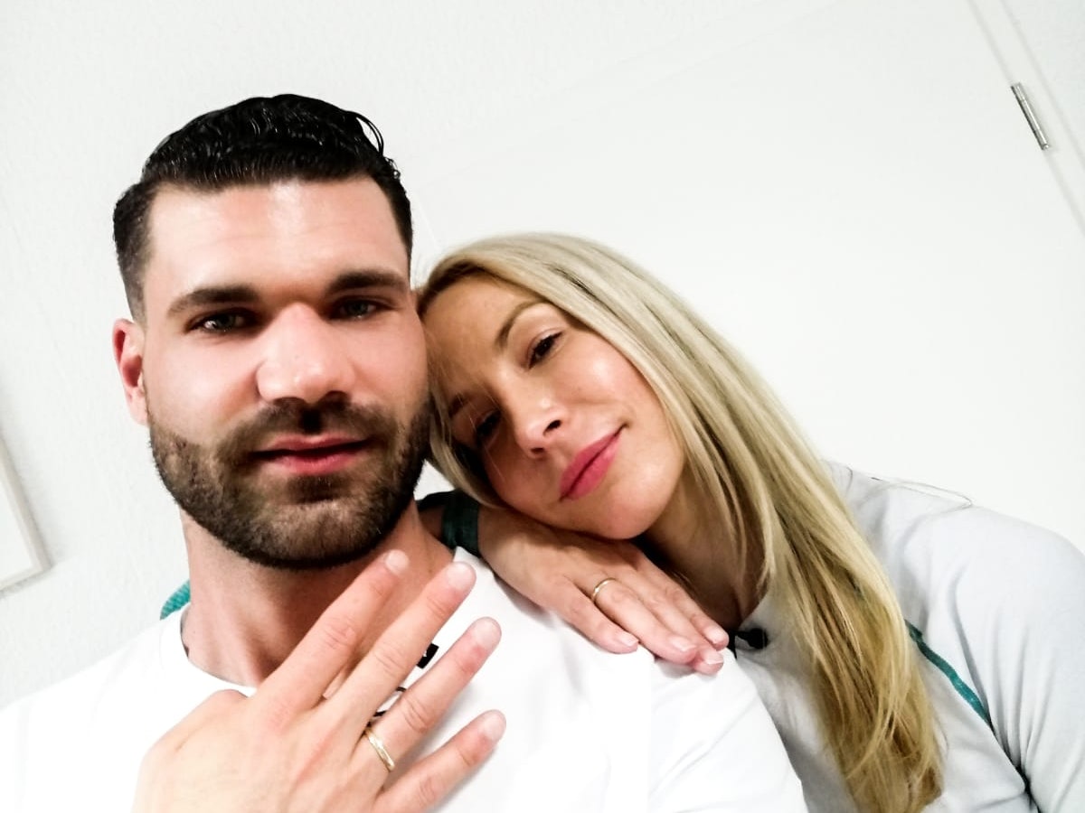 Mike Cees-Monballijn und Michelle Monballijn. Das Paar nimmt am „Sommerhaus der Stars“ 2021 teil.