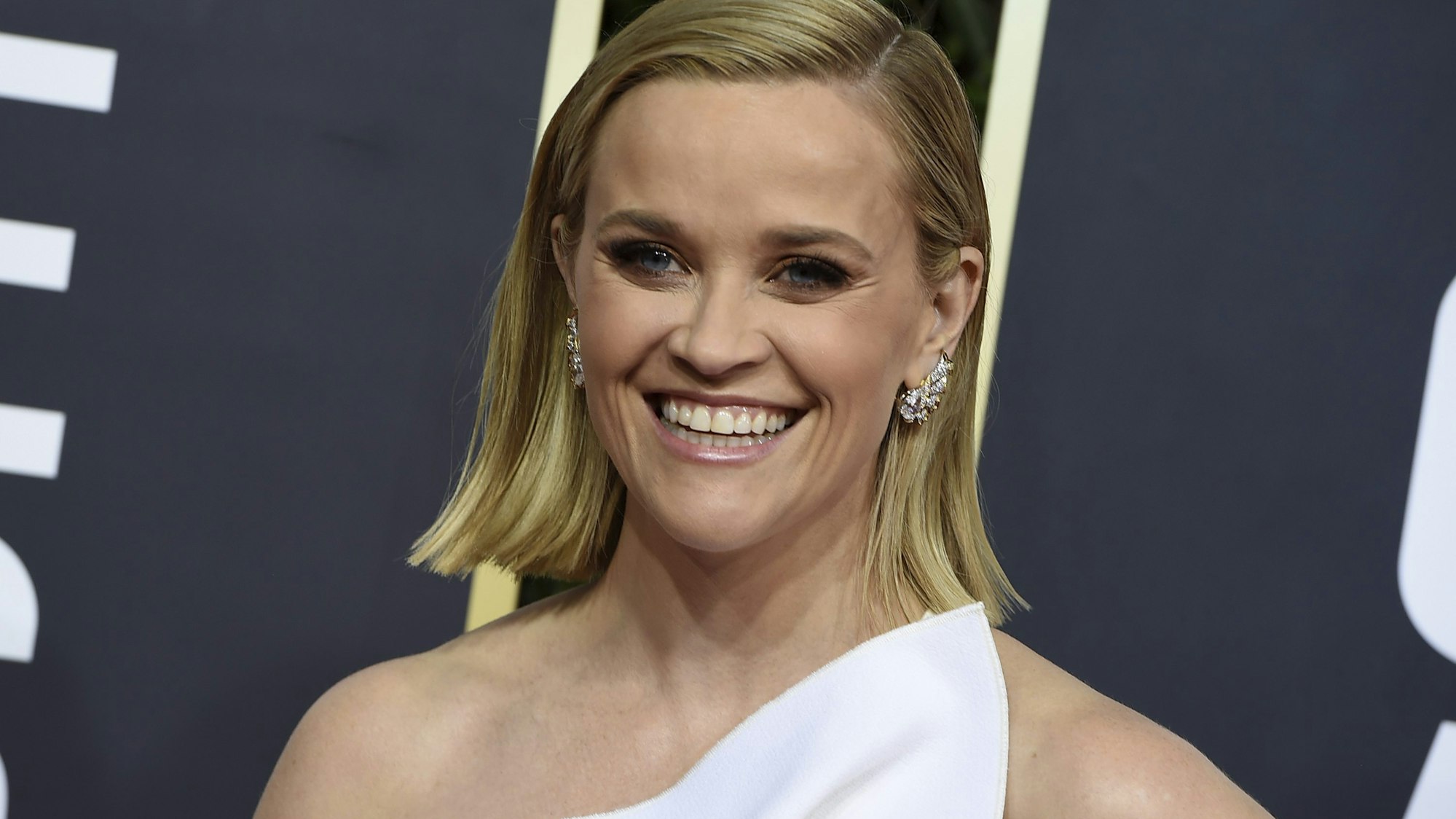 Reese Witherspoon posiert bei der Oscarverleihung 2020 auf dem roten Teppich.