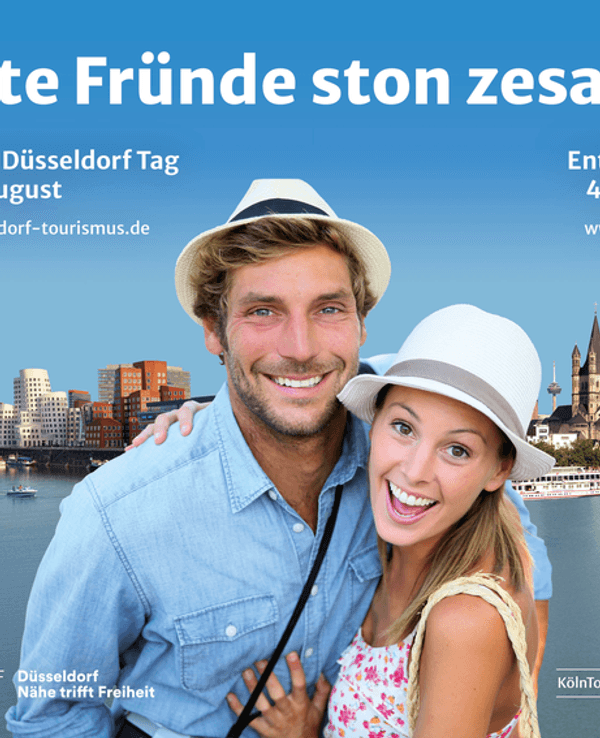 Köln und Düsseldorf machen gemeinsam Werbung mit einem Pärchen vor den Stadt-Panoramen für Tourismus in den Städten.