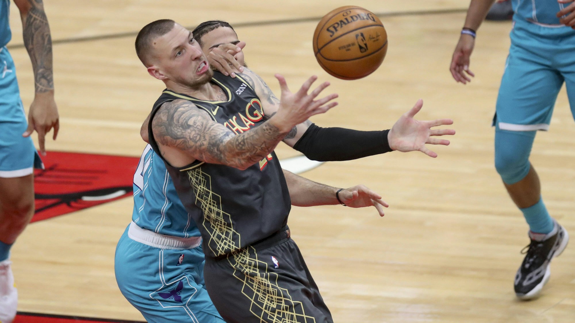 Daniel Theis spielt in der NBA für die Chicago Bulls gegen die Charlotte Hornets.