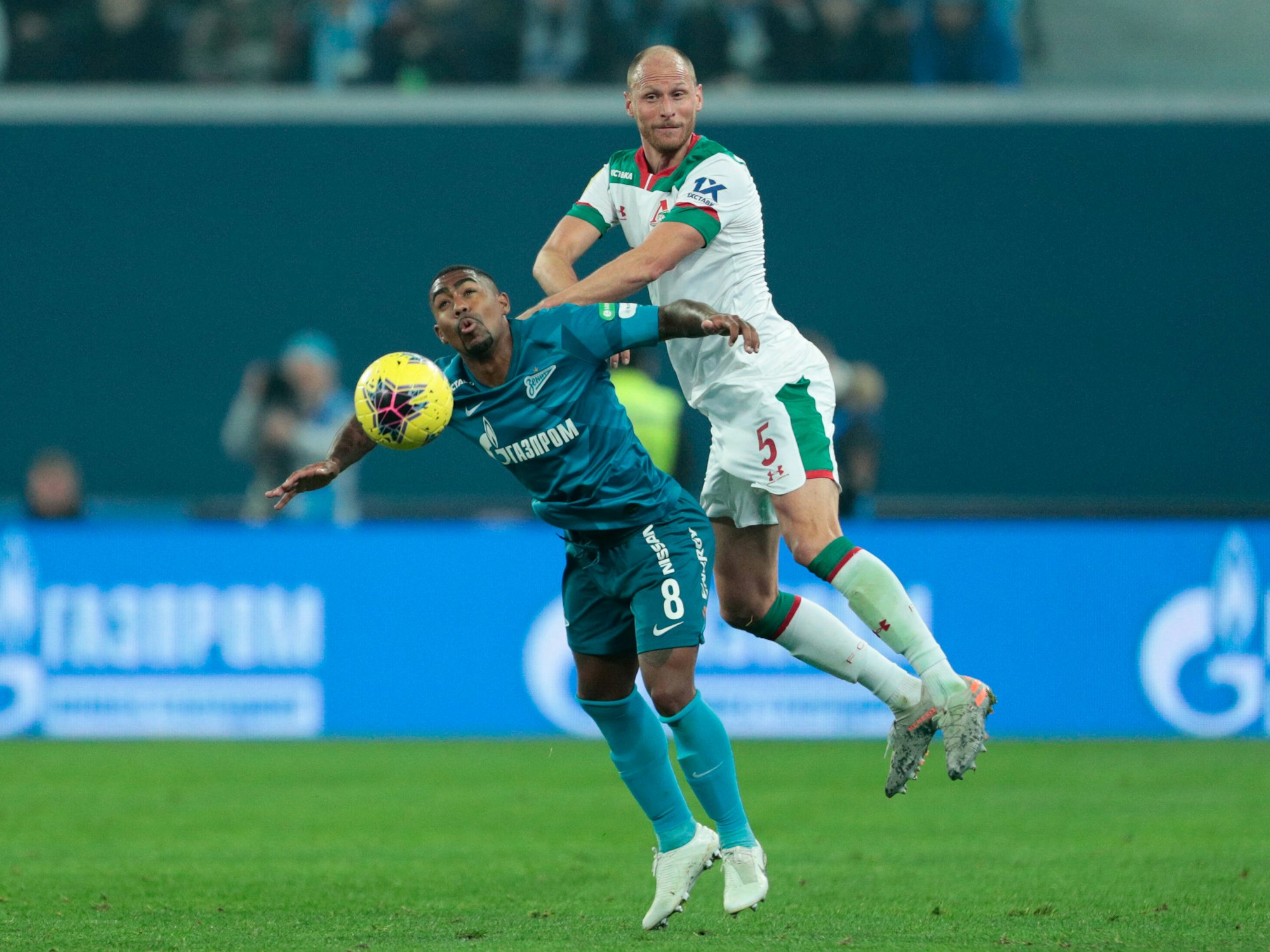 Benedikt Höwedes spielt für Lokomotive Moskau gegen Zenit St. Petersburg.