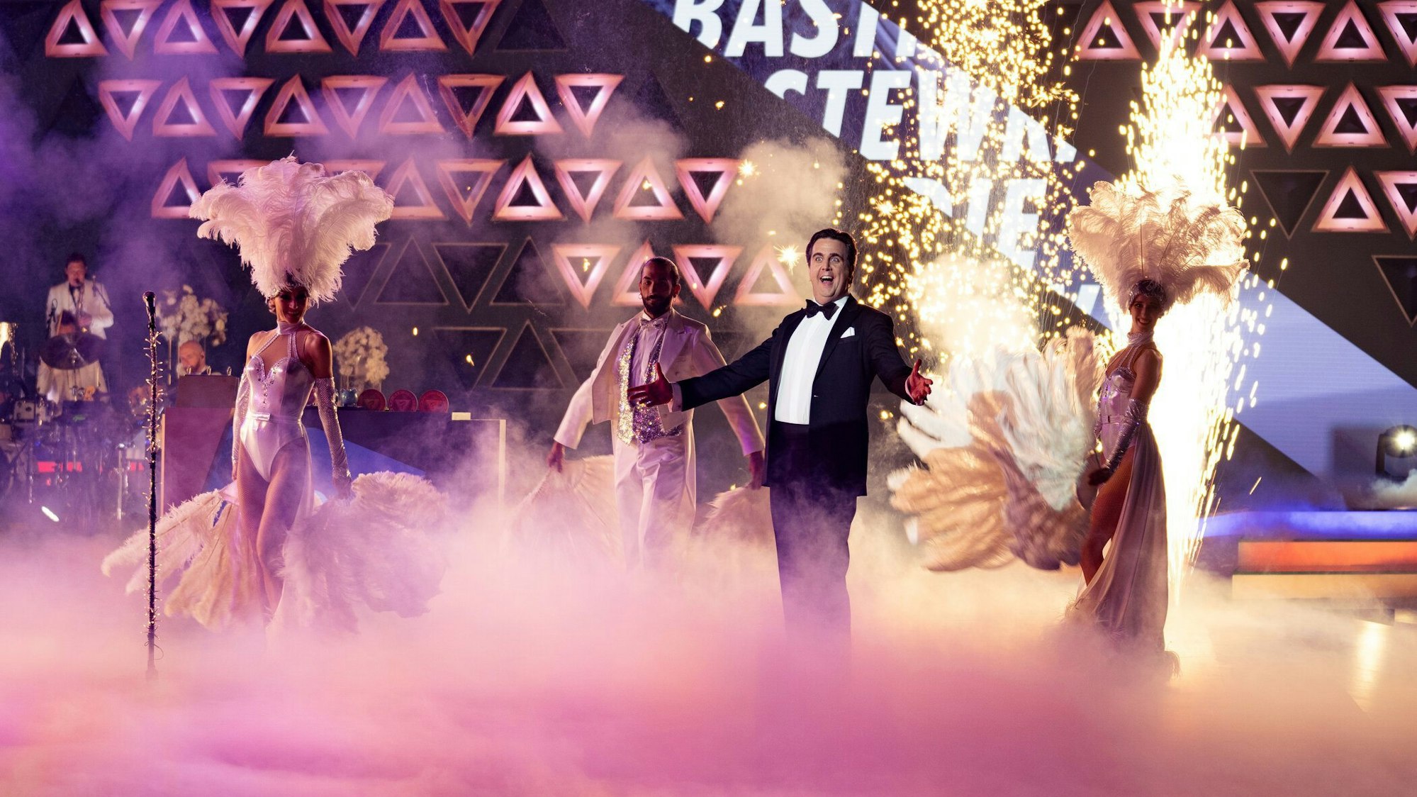 Bastian Pastewka als Moderator der vieten Folge (Stafel 2) von "Wer stiehlt mir die Show?" auf ProSieben.