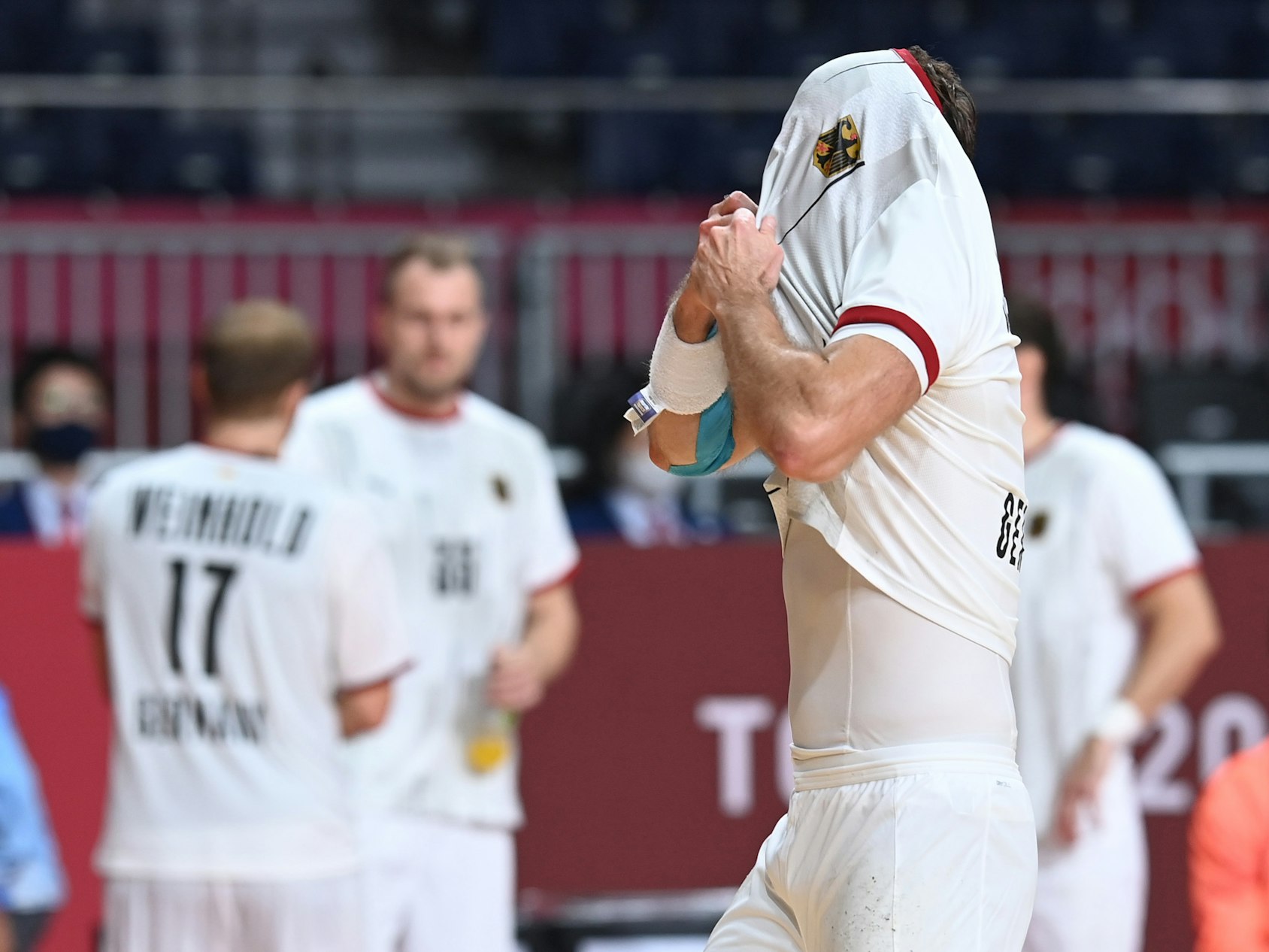 Uwe Gensheimer ist enttäuscht nach der Vorrundenniederlage gegen Frankreich.