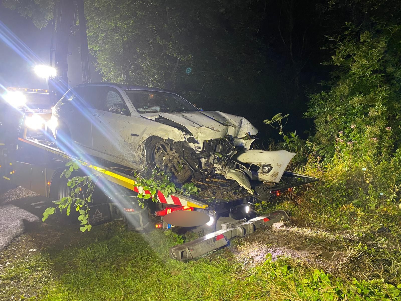 Am Dienstagabend (3. August) wurde die Feuerwehr Sprockhövel zu einer Unfallstelle gerufen, weil ein PKW von der Fahrbahn abkam und beschädigt wurde.