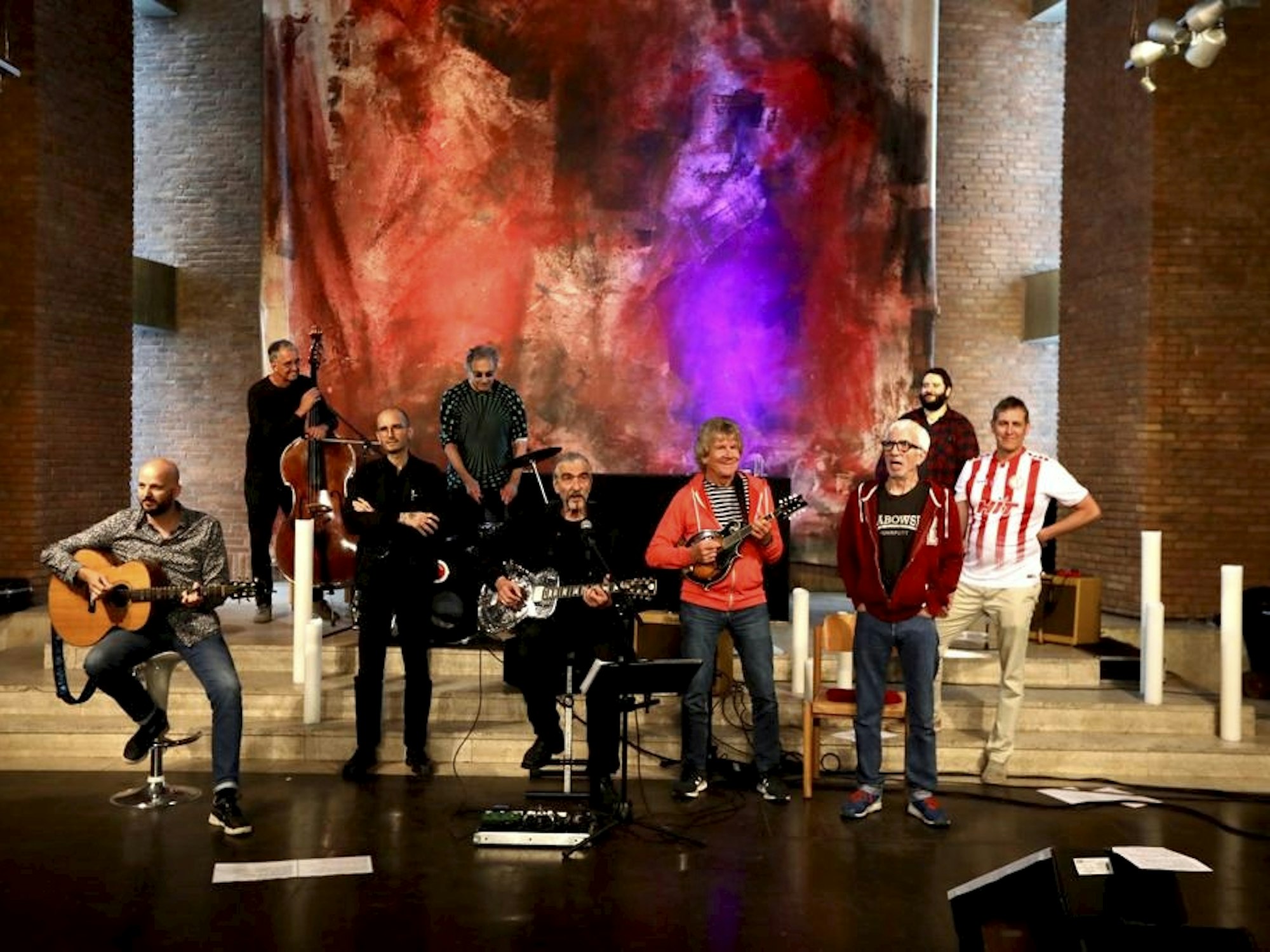 Kölner Promis beim Johnny Cash-Cover in der Lutherkirche Köln-Südstadt