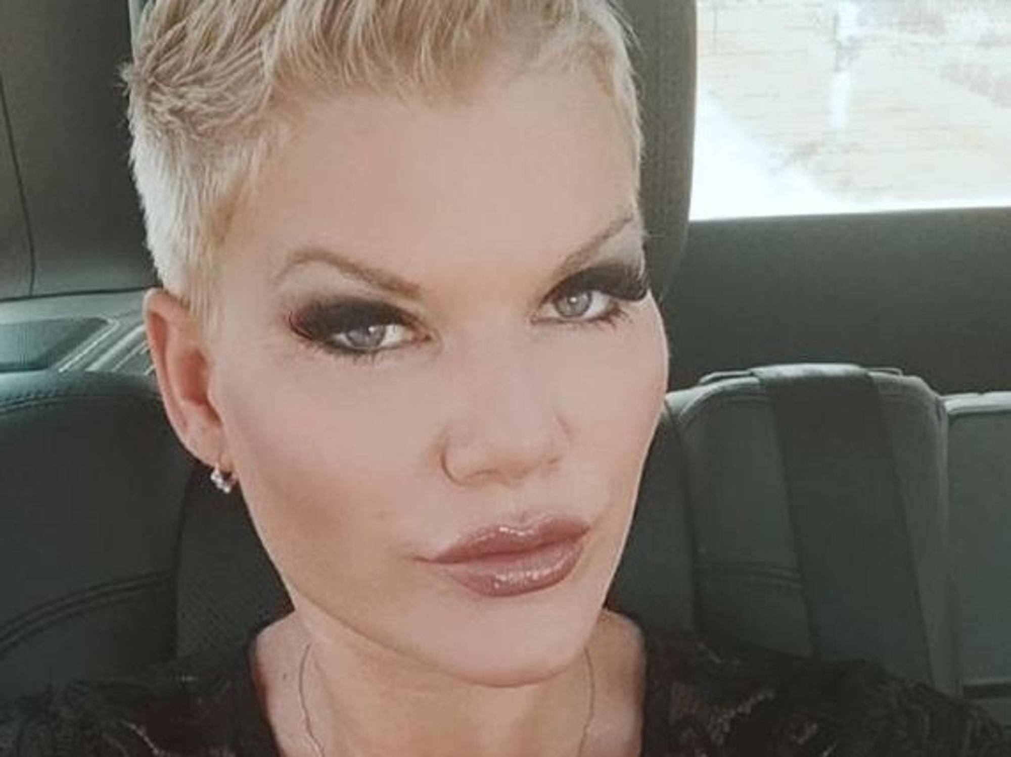 Melanie Müller posiert für ein Instagram-Selfie.