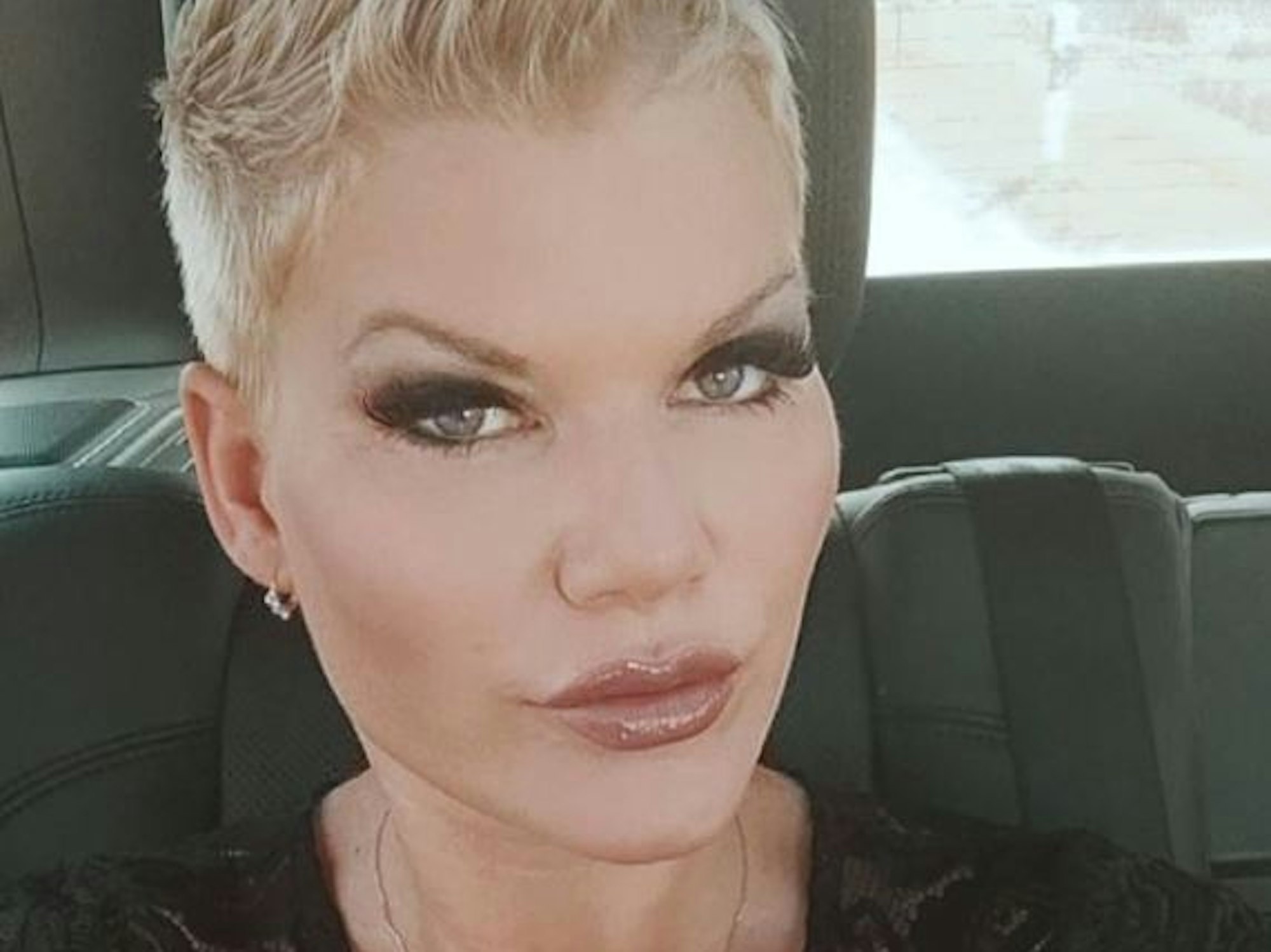 Melanie Müller posiert für ein Instagram-Selfie.