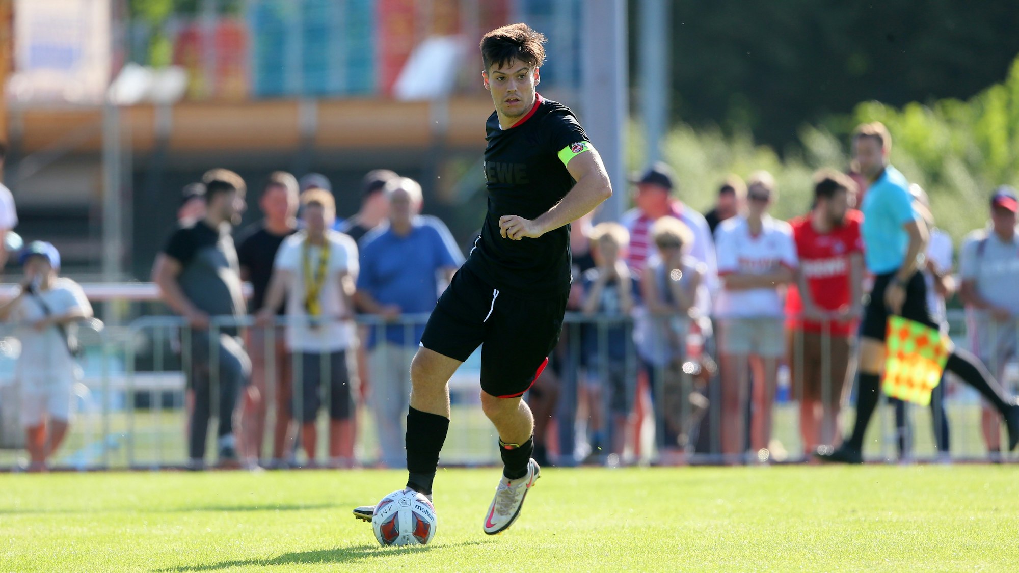 Jorge Meré spielt für den 1. FC Köln gegen den FC Schaffhausen.