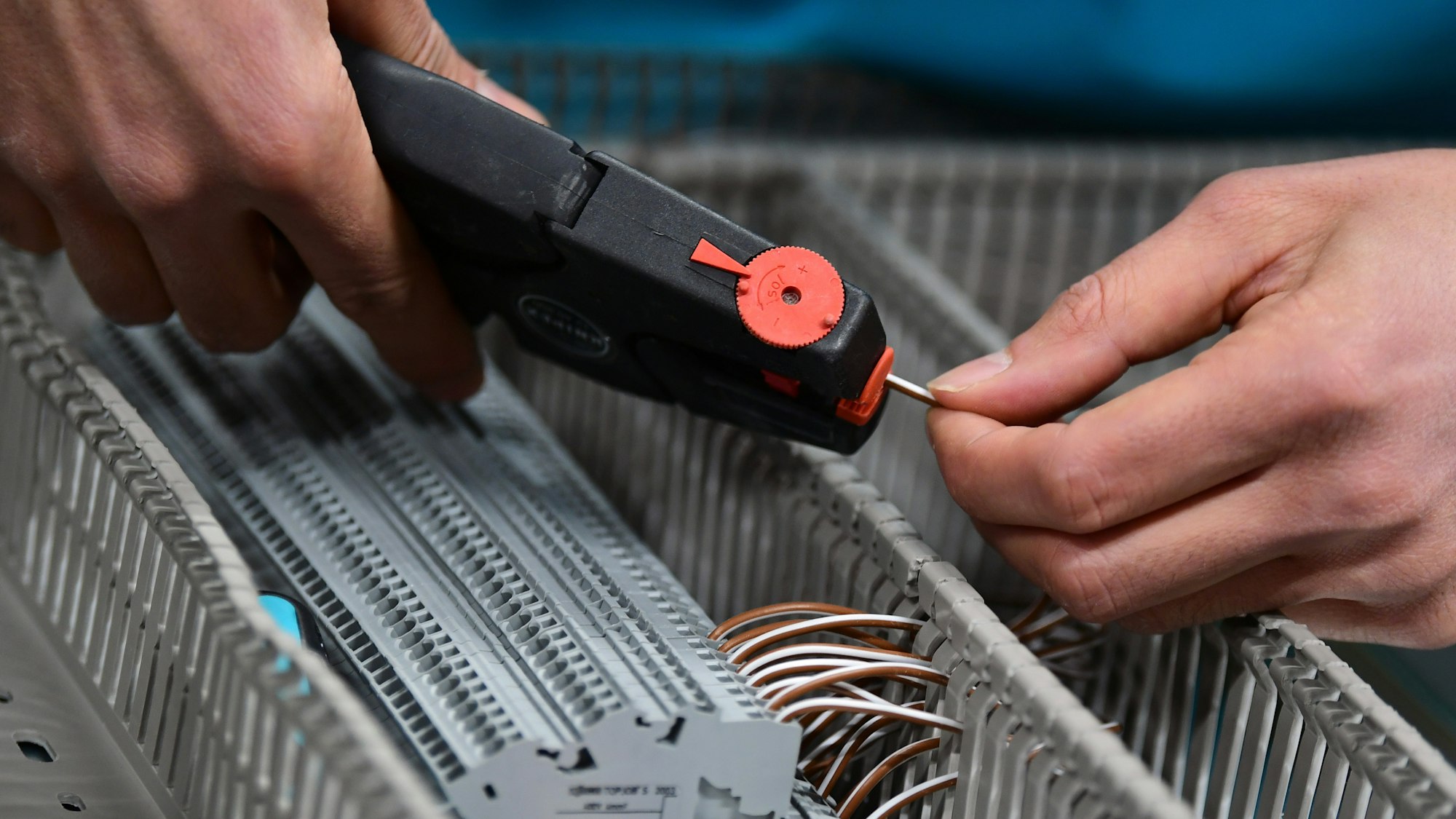 Eine 47-jährige Frau aus Wesel musste für einen Sicherungstausch eine horrende Summe zahlen.