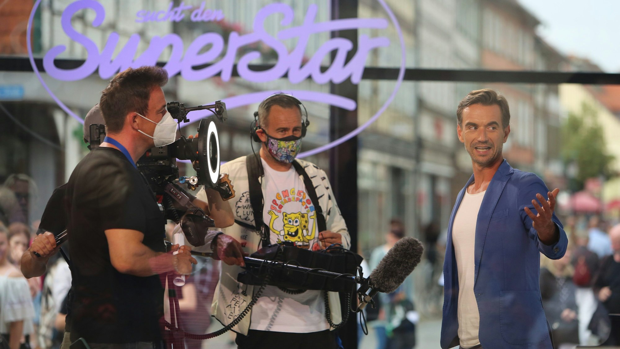 Schlagerstar und Jury-Mitglied Florian Silbereisen steht am 23. Juli 2021 vor der TV-Aufzeichnung der bekannten RTL-Castingshow «Deutschland sucht den Superstar» DSDS für ein Interview am Set.