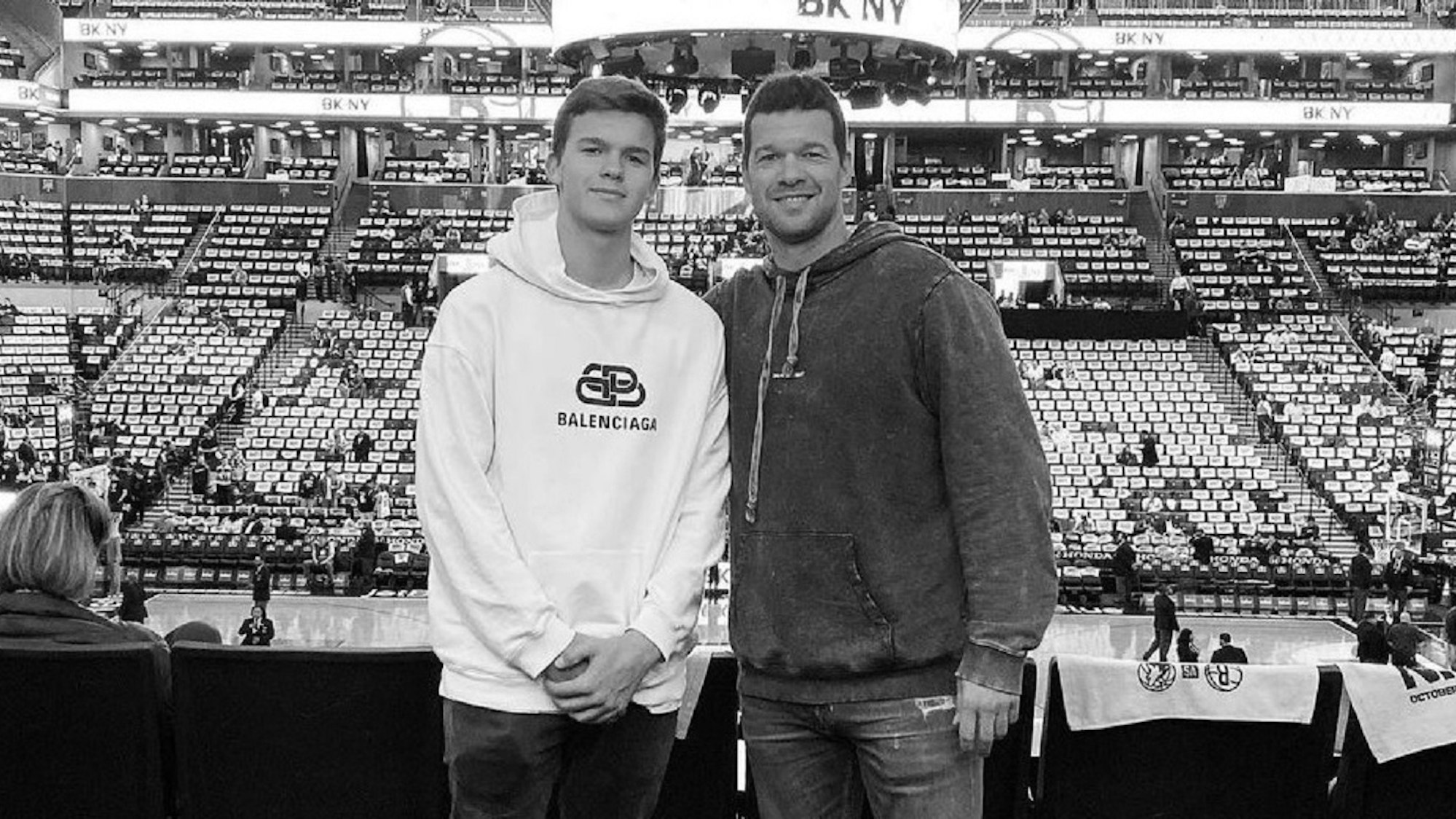 Michael Ballack und sein Sohn Emilio beim gemeinsamen Besuch des Barclays Center in New York.