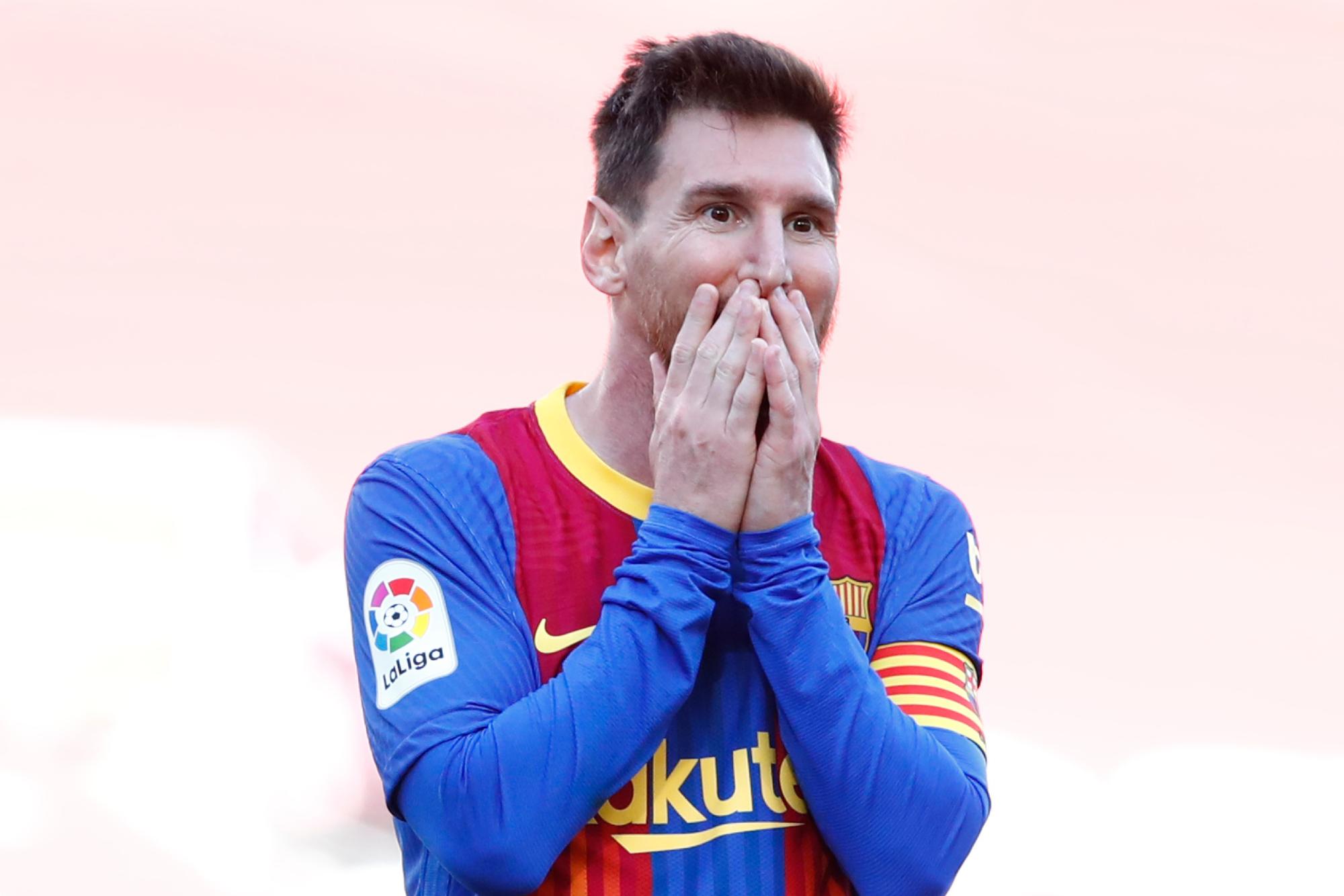 Barcelonas Lionel Messi reagiert auf eine verpasste Torchance.
