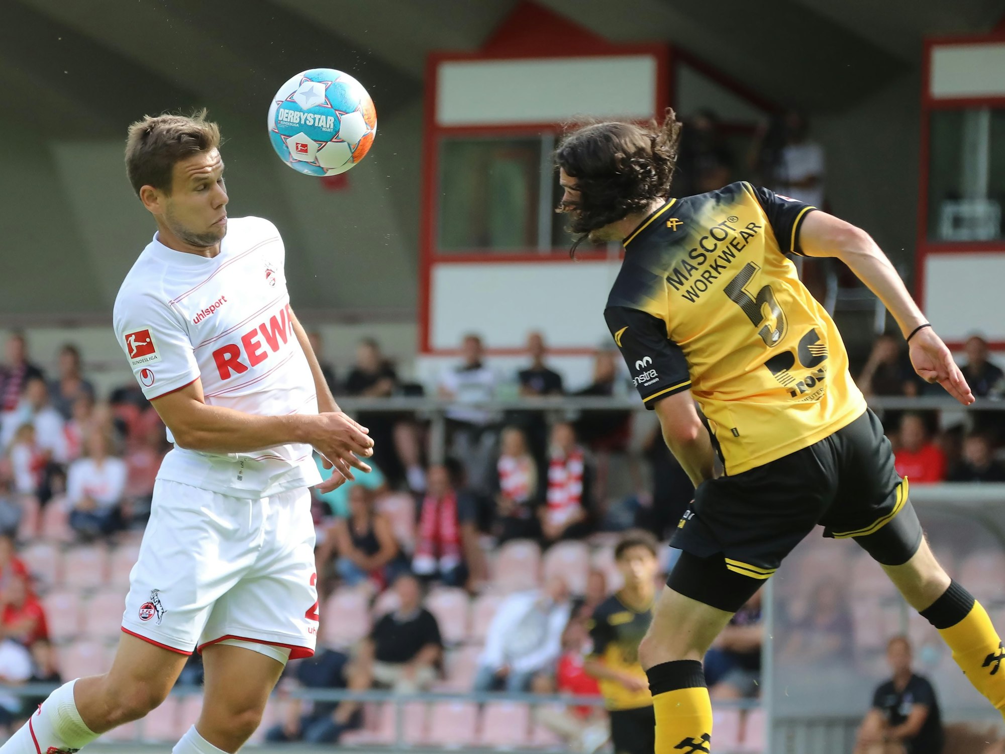 Louis Schaub spielt mit dem 1. FC Köln gegen Roda JC Kerkrade